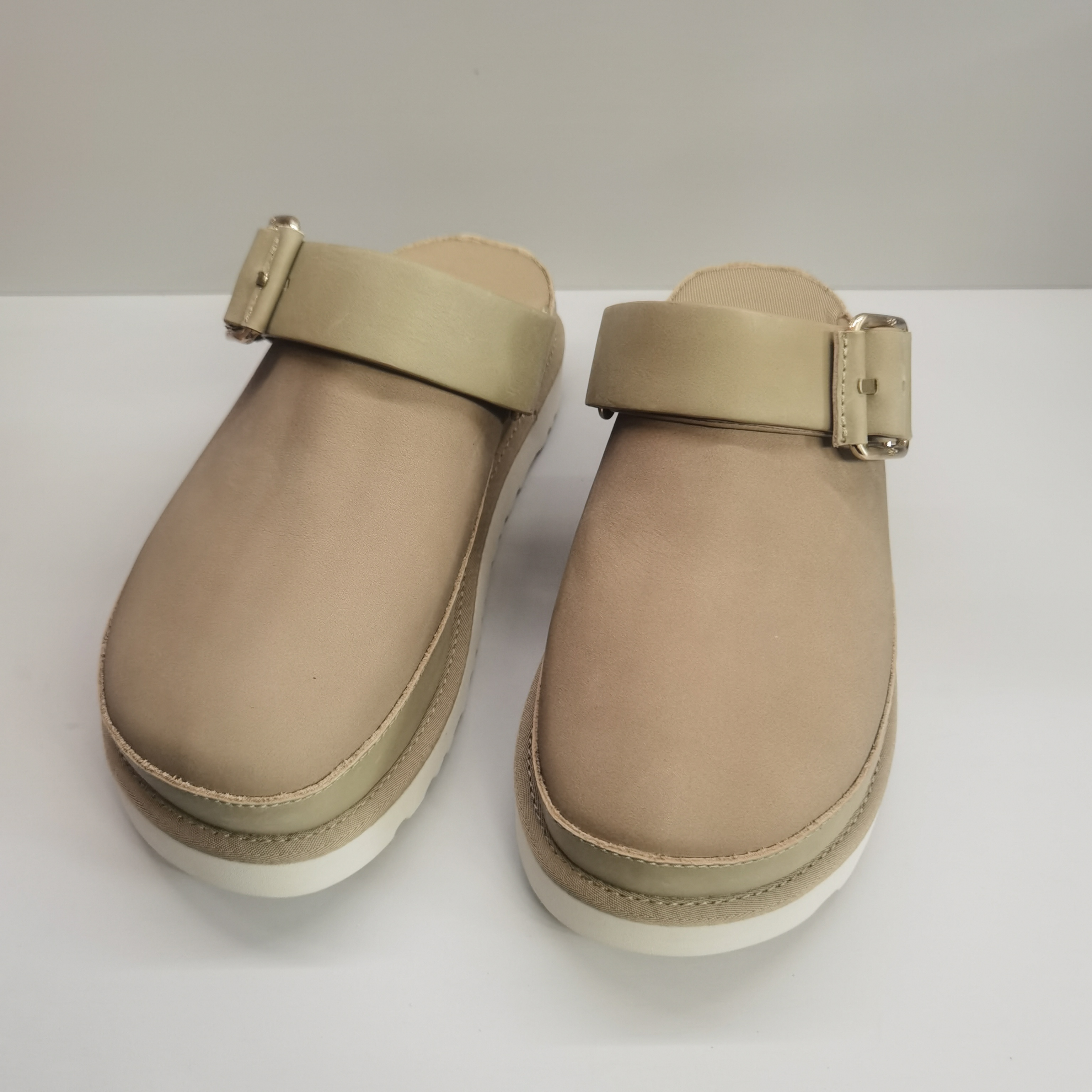 UGG 90.84$    code 525-7373-R gallery