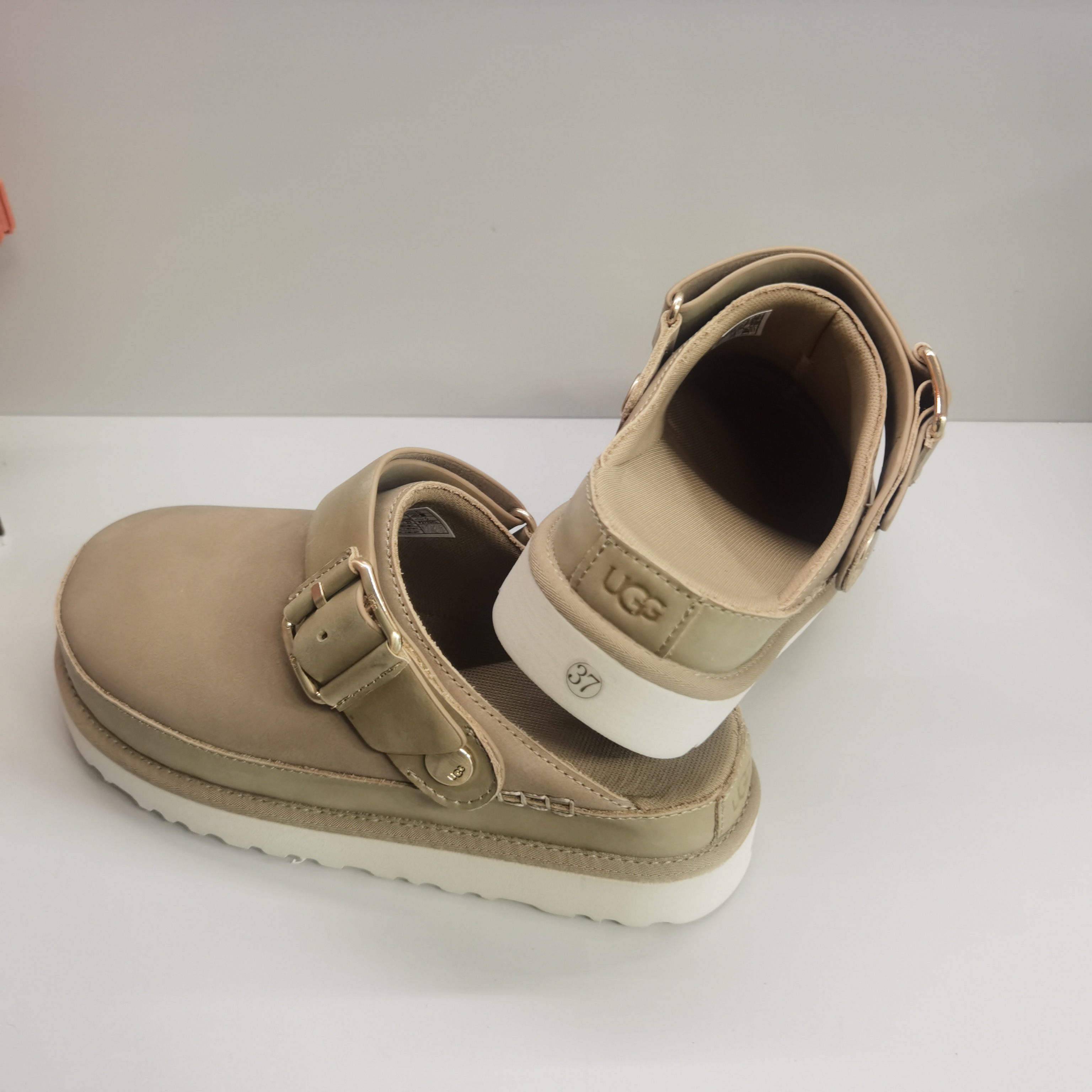 UGG 90.84$    code 525-7373-R gallery