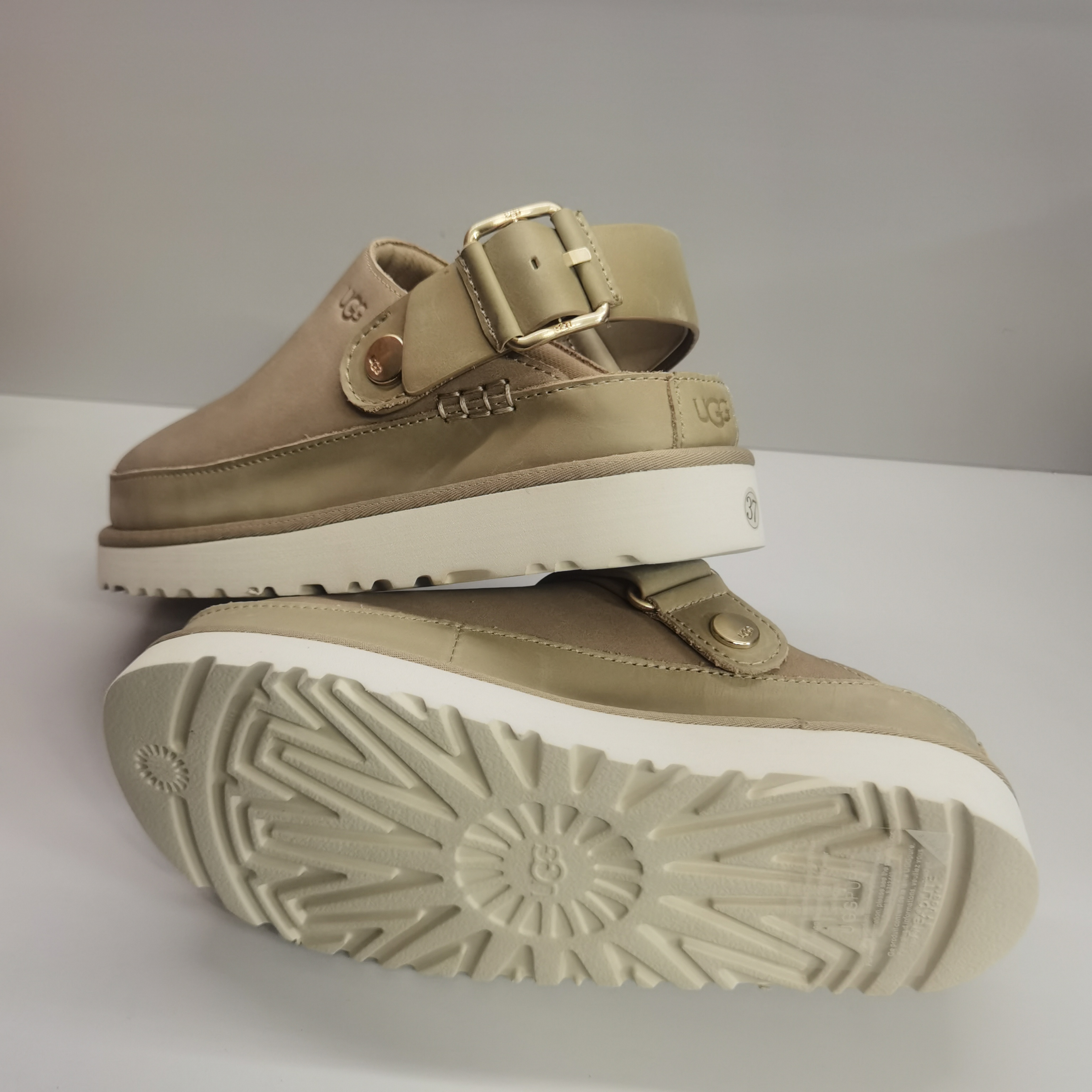 UGG 90.84$    code 525-7373-R gallery