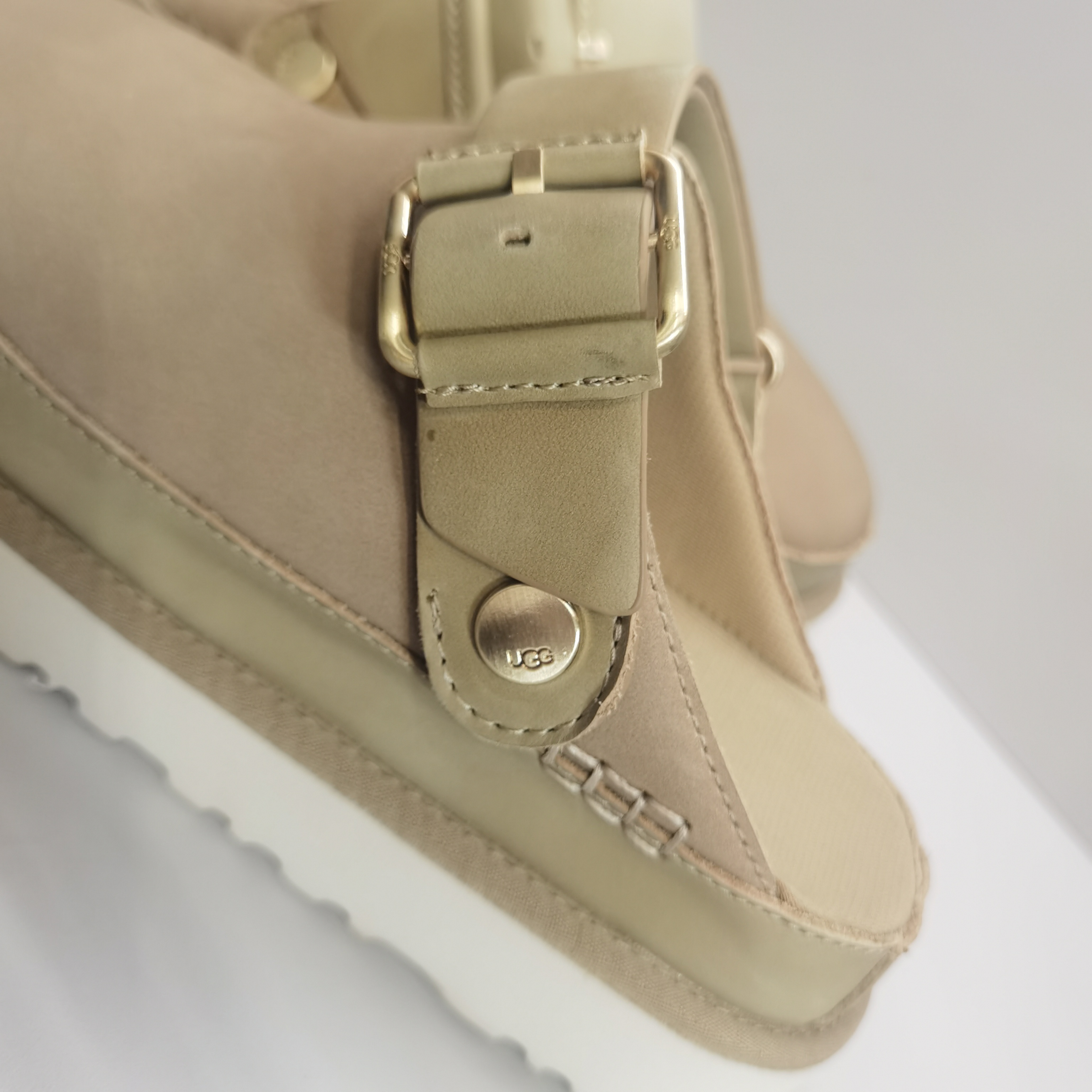 UGG 90.84$    code 525-7373-R gallery