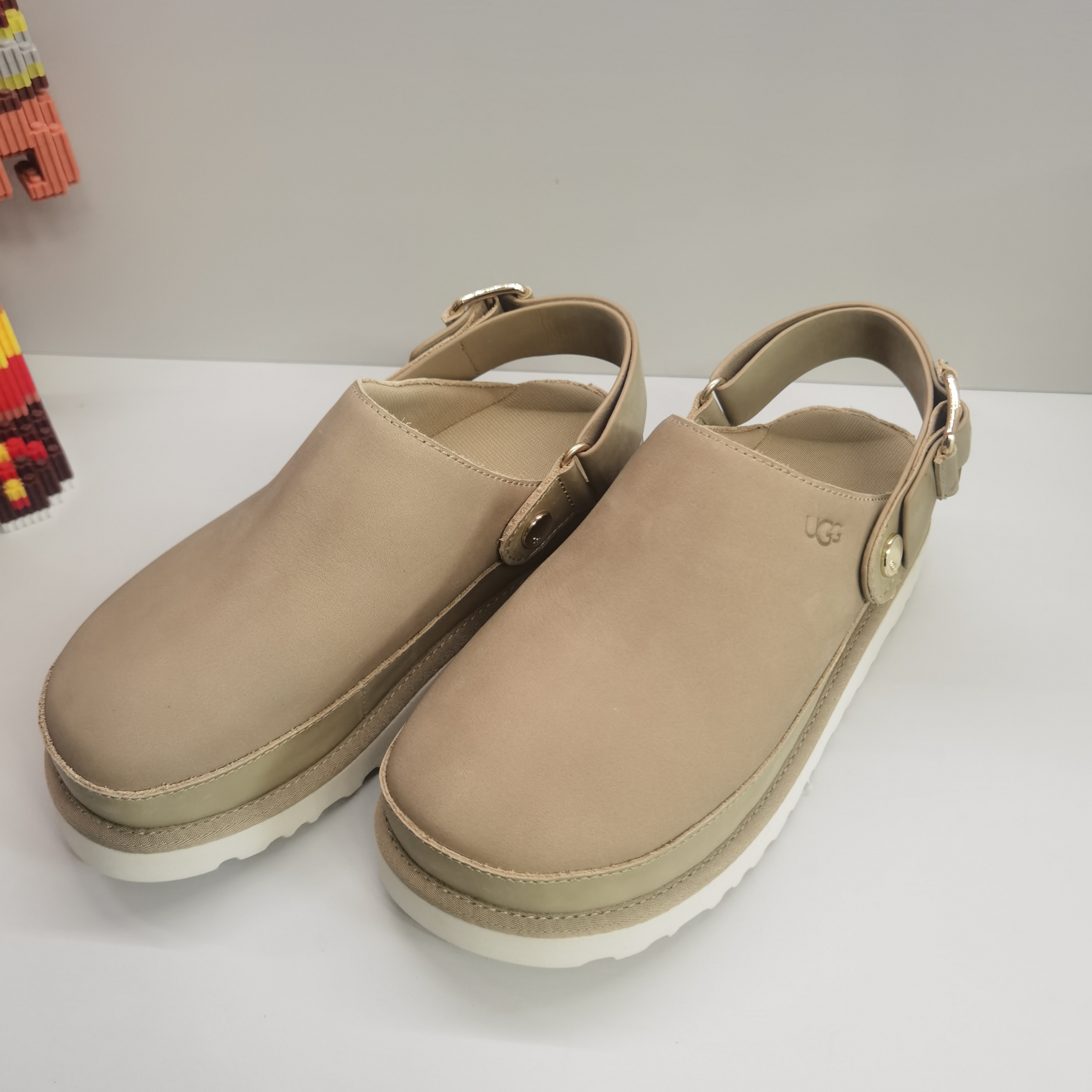 UGG 90.84$    code 525-7373-R gallery