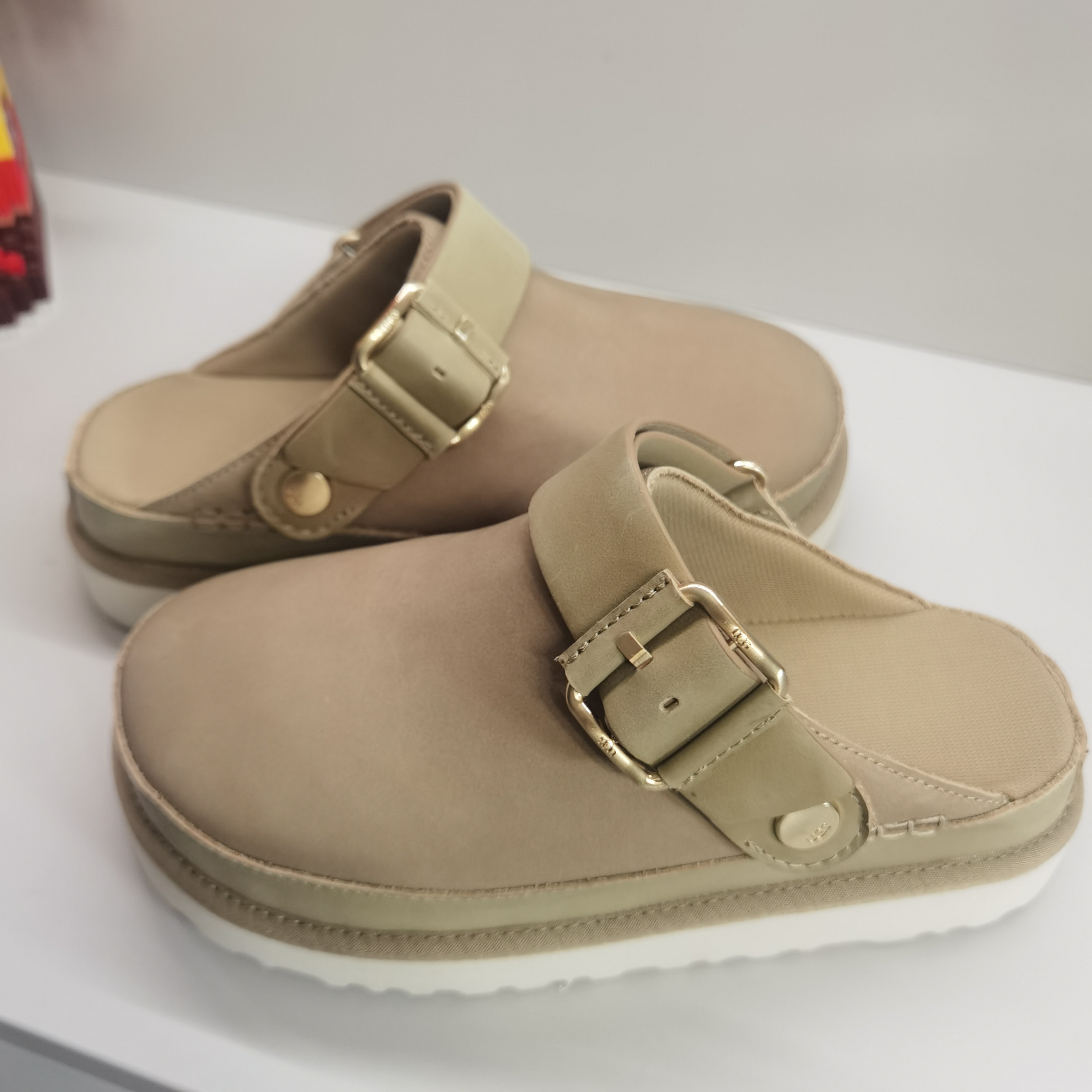 UGG 90.84$    code 525-7373-R gallery