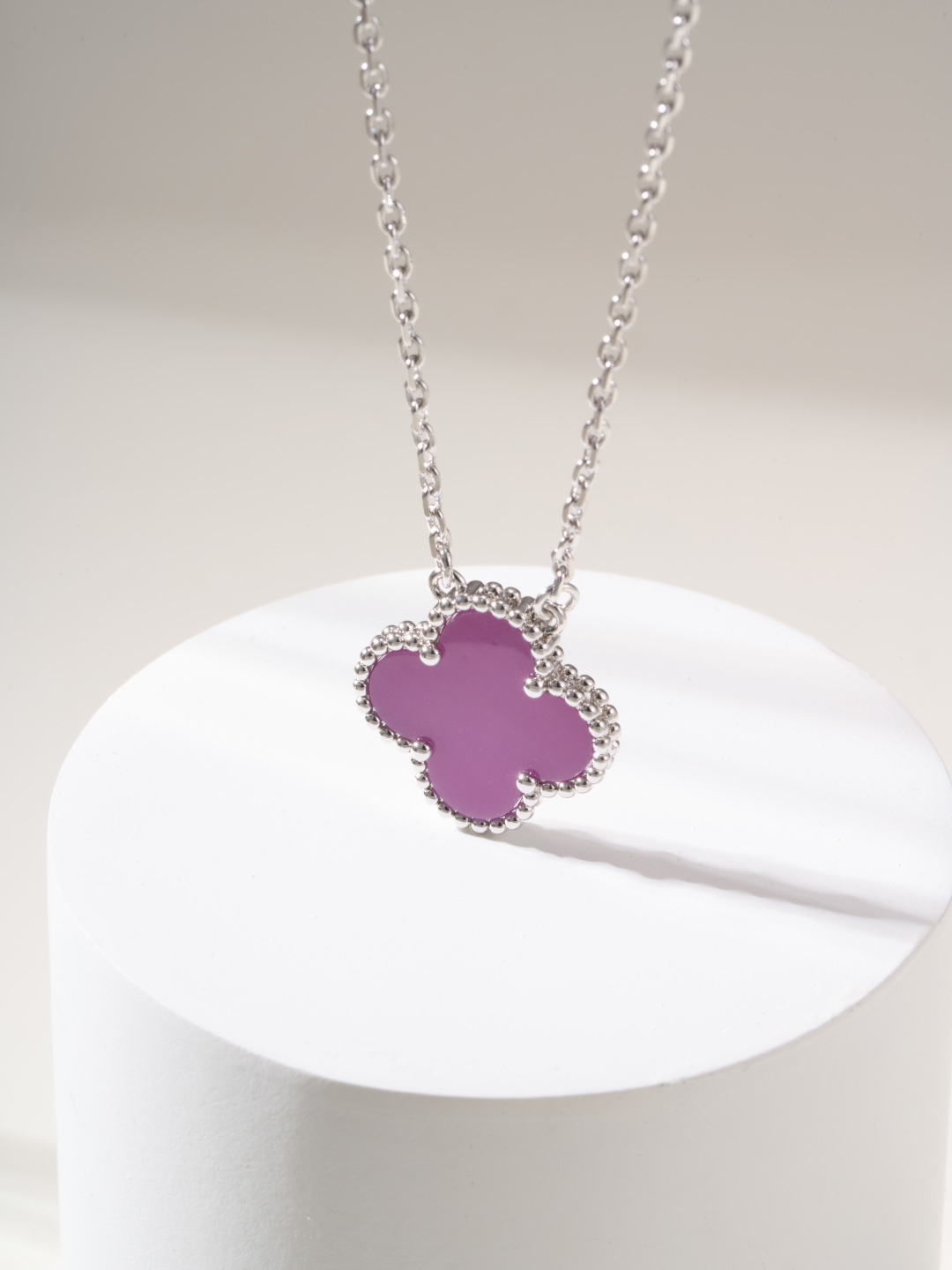 Van Cleef & Arpels  27.99$  code 447-7496-R gallery