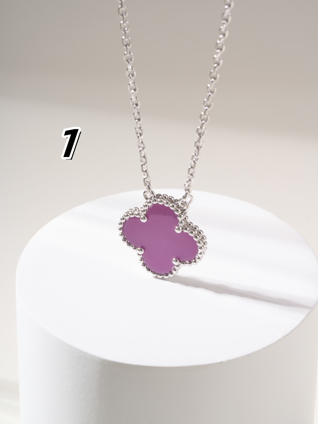 Van Cleef & Arpels  27.99$  code 447-7496-R gallery