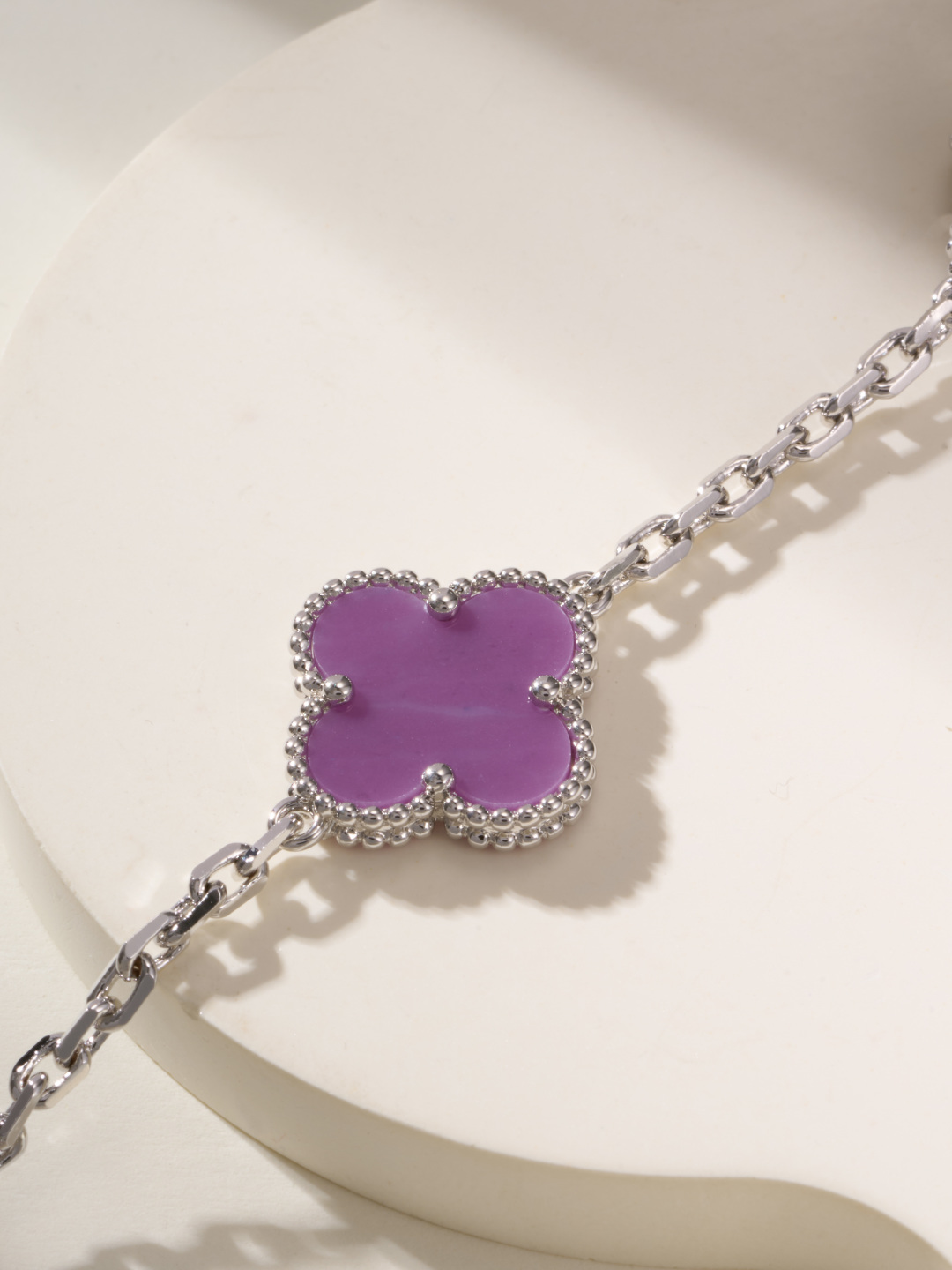 Van Cleef & Arpels 28.88$   code 447-7495-R gallery