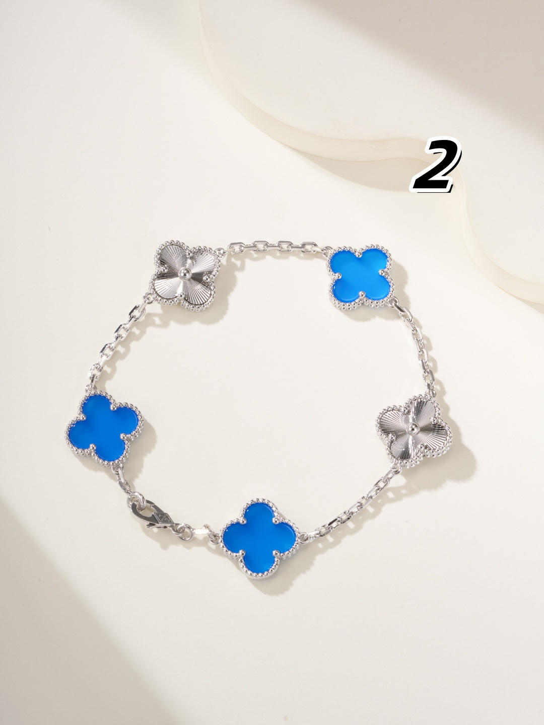 Van Cleef & Arpels 28.88$   code 447-7495-R gallery