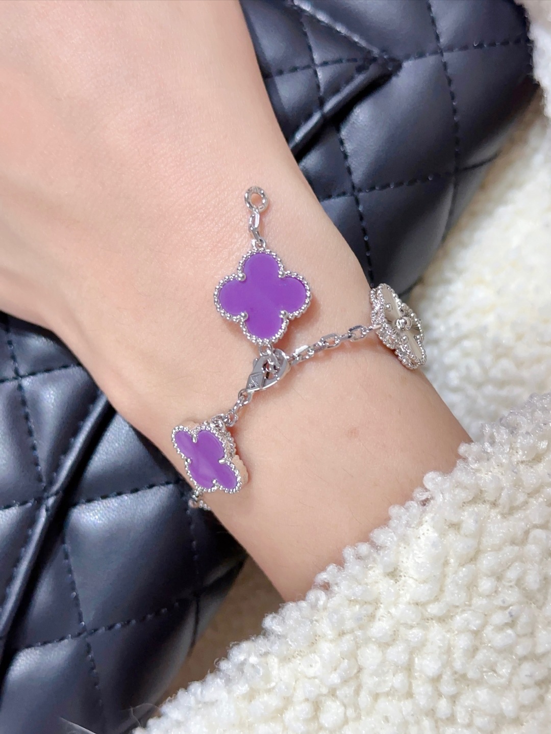 Van Cleef & Arpels 28.88$   code 447-7495-R gallery