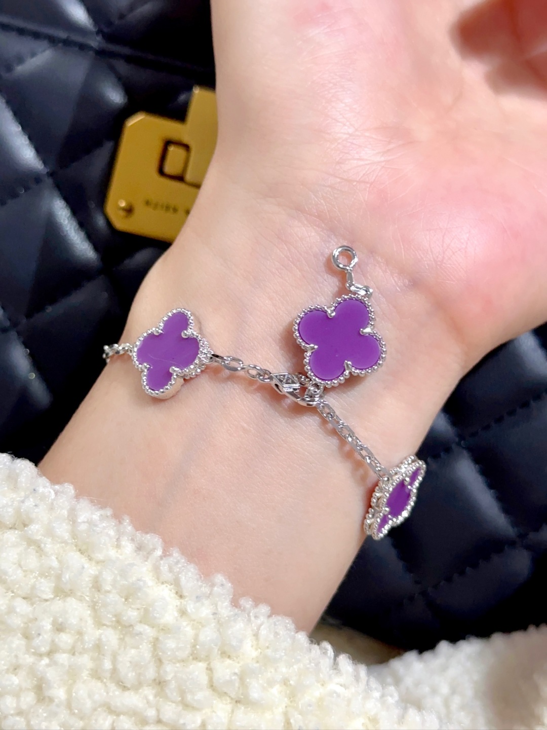 Van Cleef & Arpels 28.88$   code 447-7495-R gallery