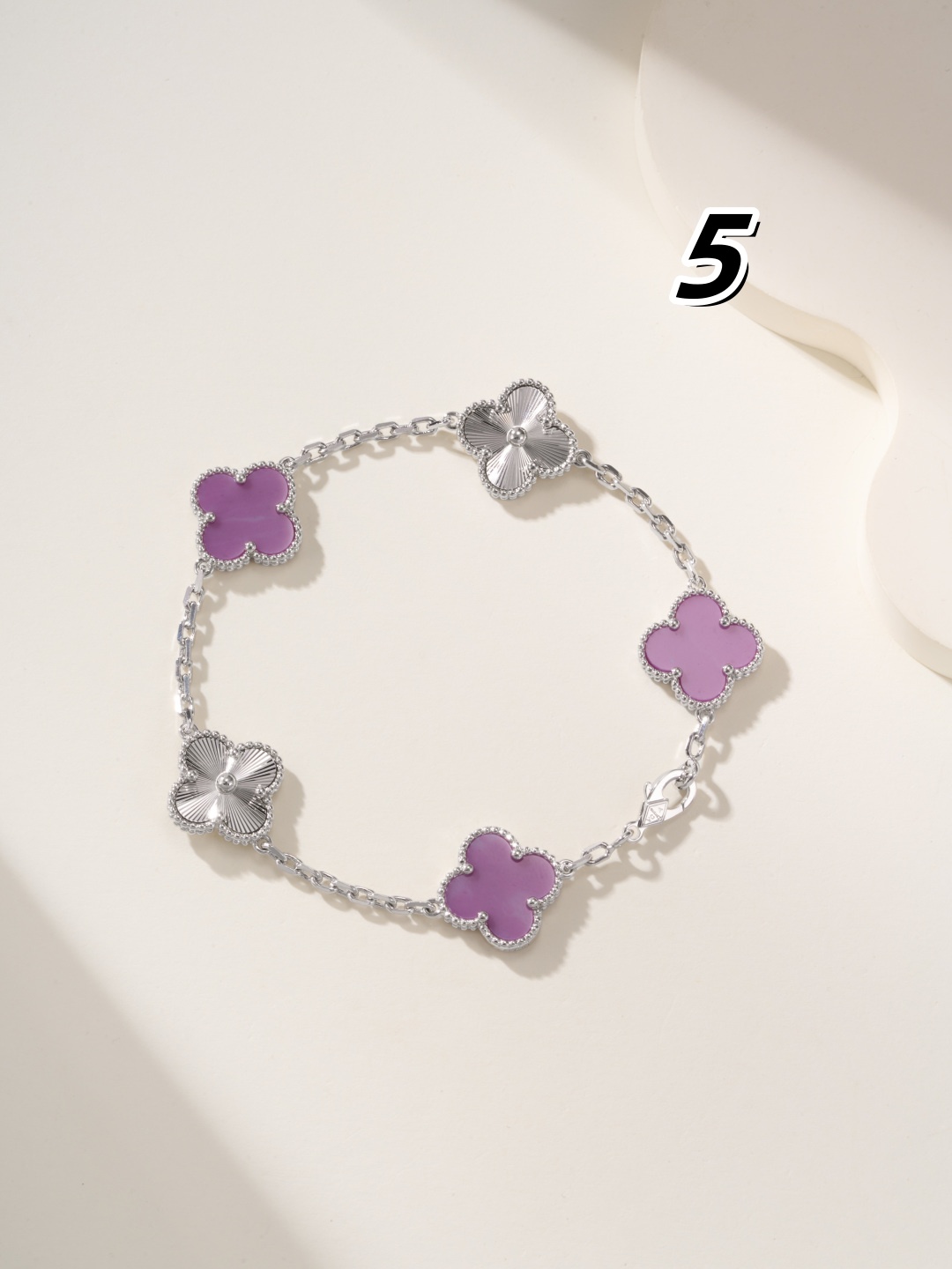 Van Cleef & Arpels 28.88$   code 447-7495-R gallery