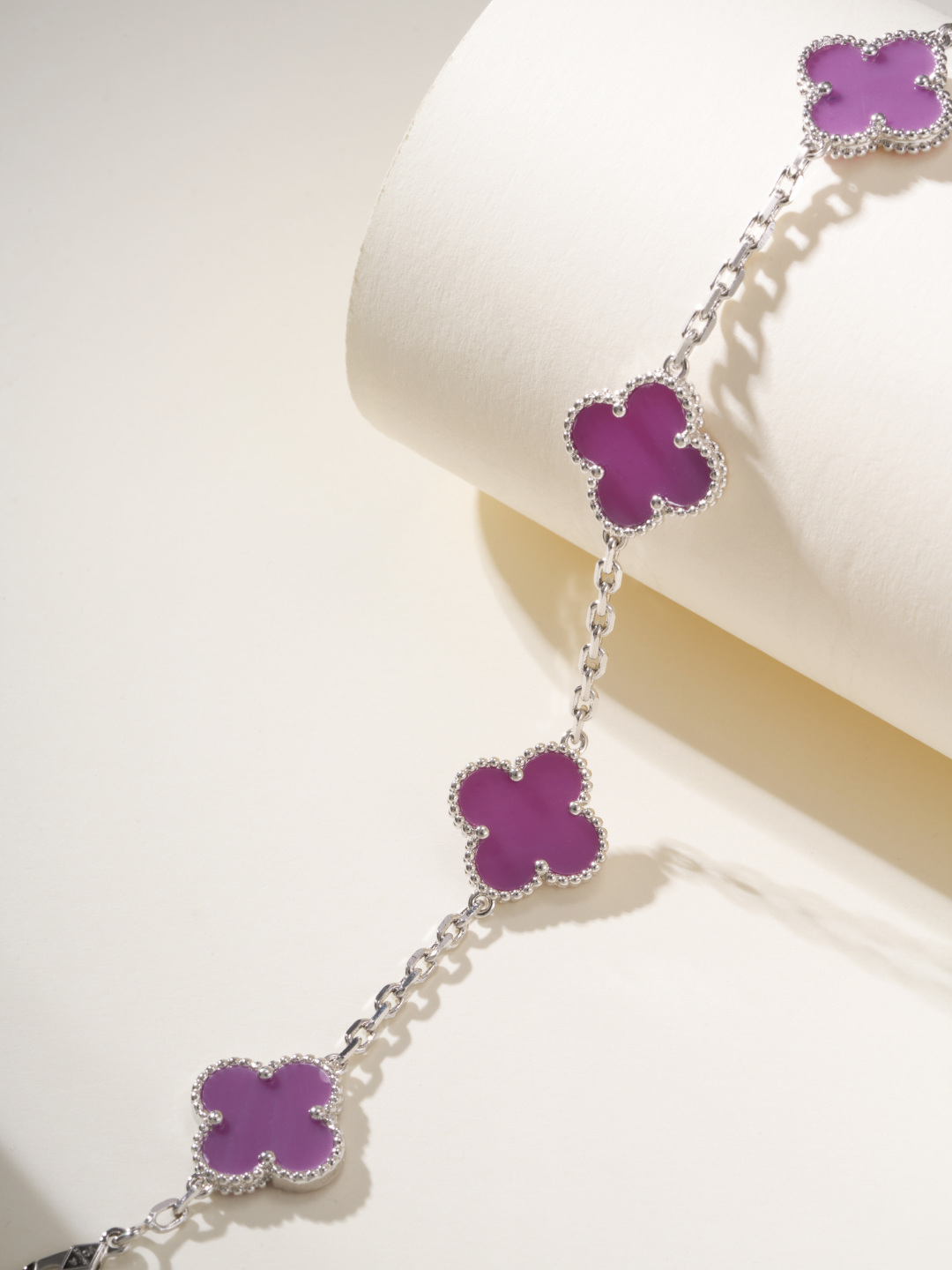 Van Cleef & Arpels 28.88$   code 447-7495-R gallery