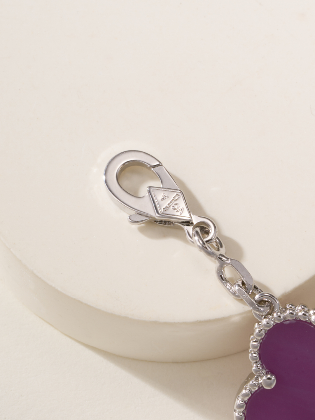 Van Cleef & Arpels 28.88$   code 447-7495-R gallery