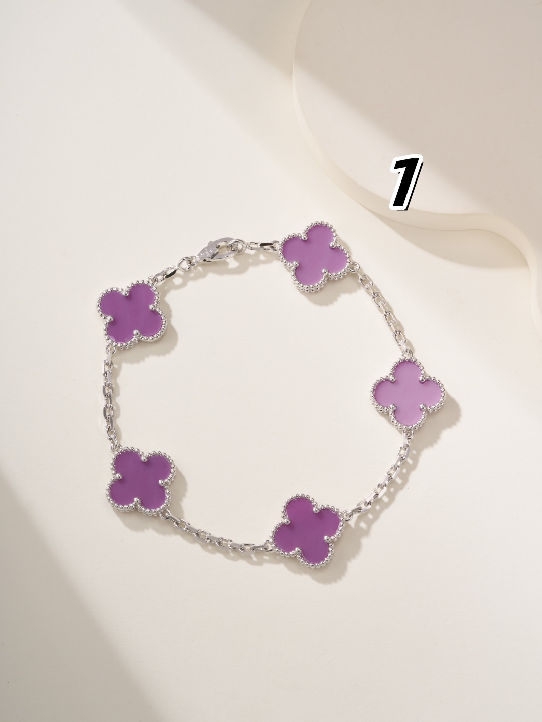 Van Cleef & Arpels 28.88$   code 447-7495-R gallery