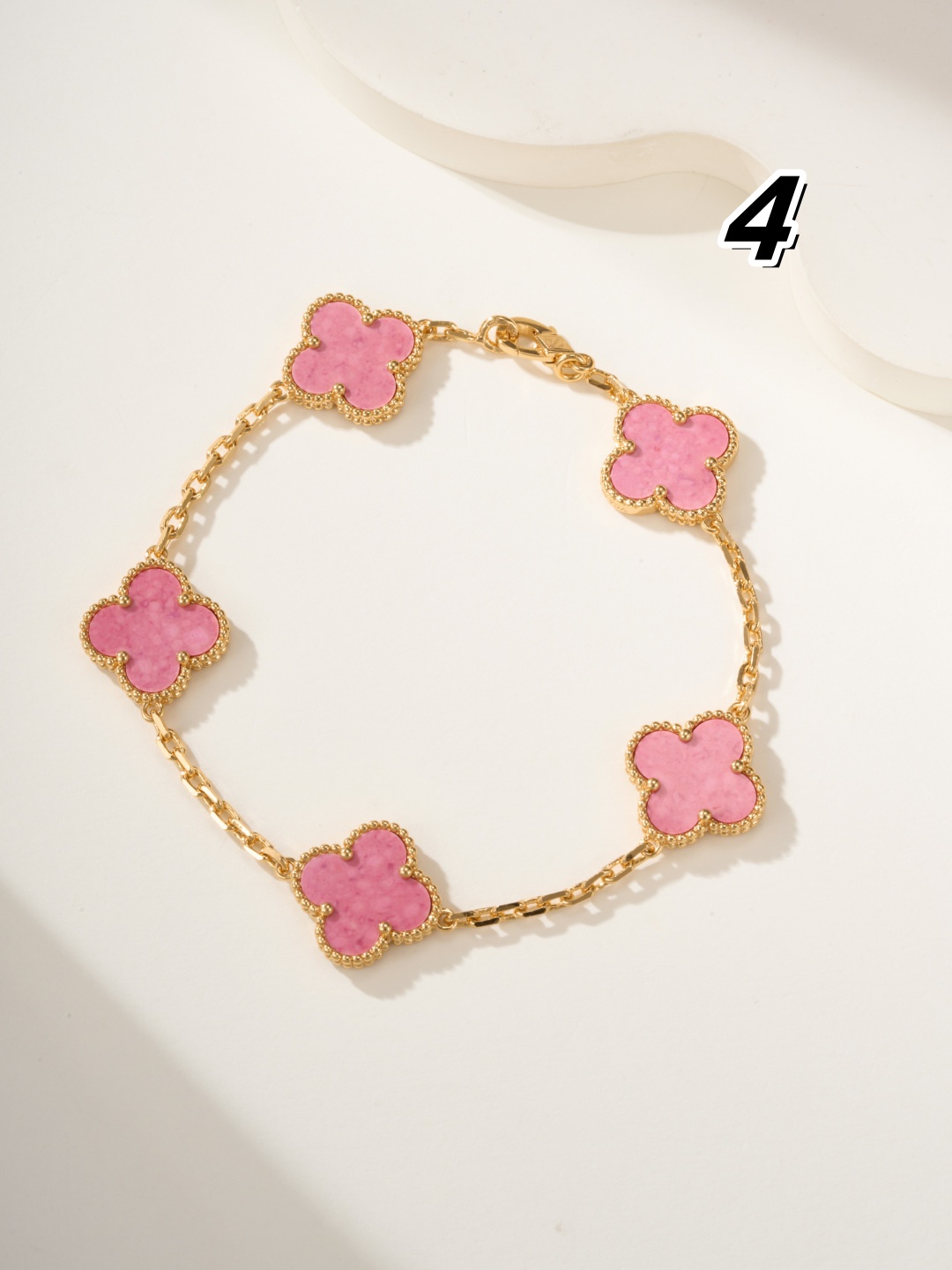 Van Cleef & Arpels 28.88$   code 447-7495-R gallery