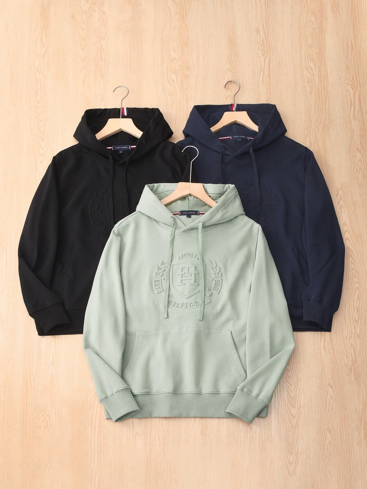 tommy 47.02$   code 301-7613-R gallery