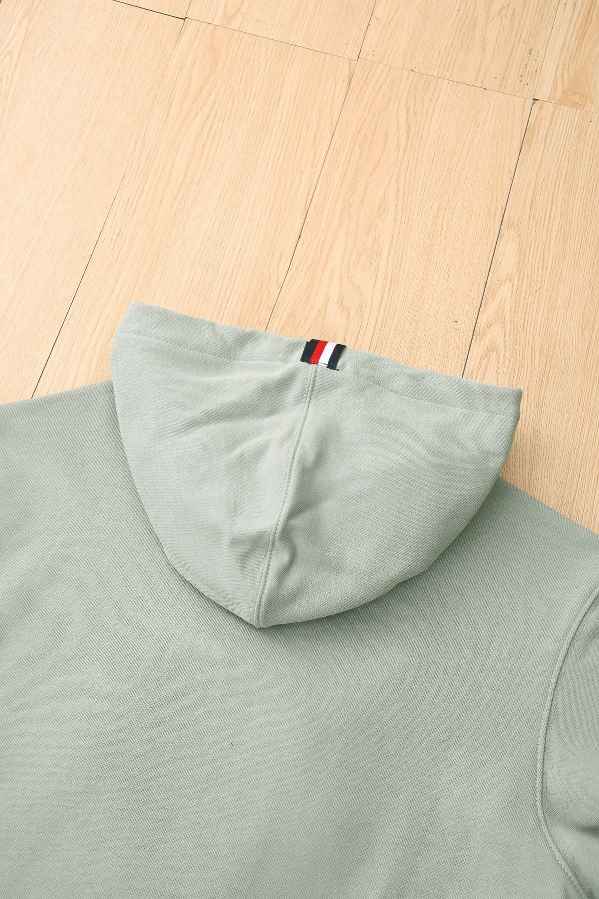 tommy 47.02$   code 301-7613-R gallery