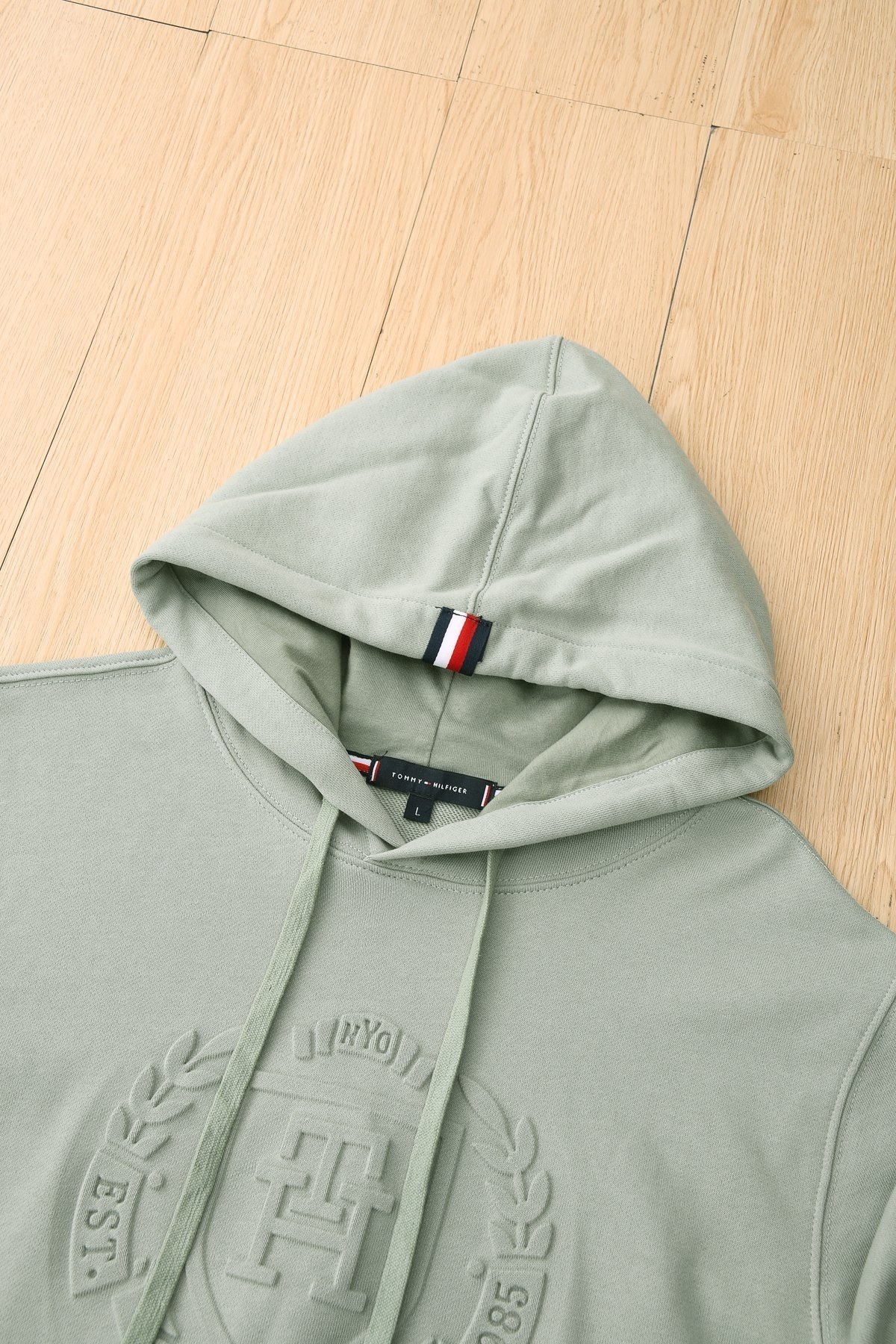 tommy 47.02$   code 301-7613-R gallery