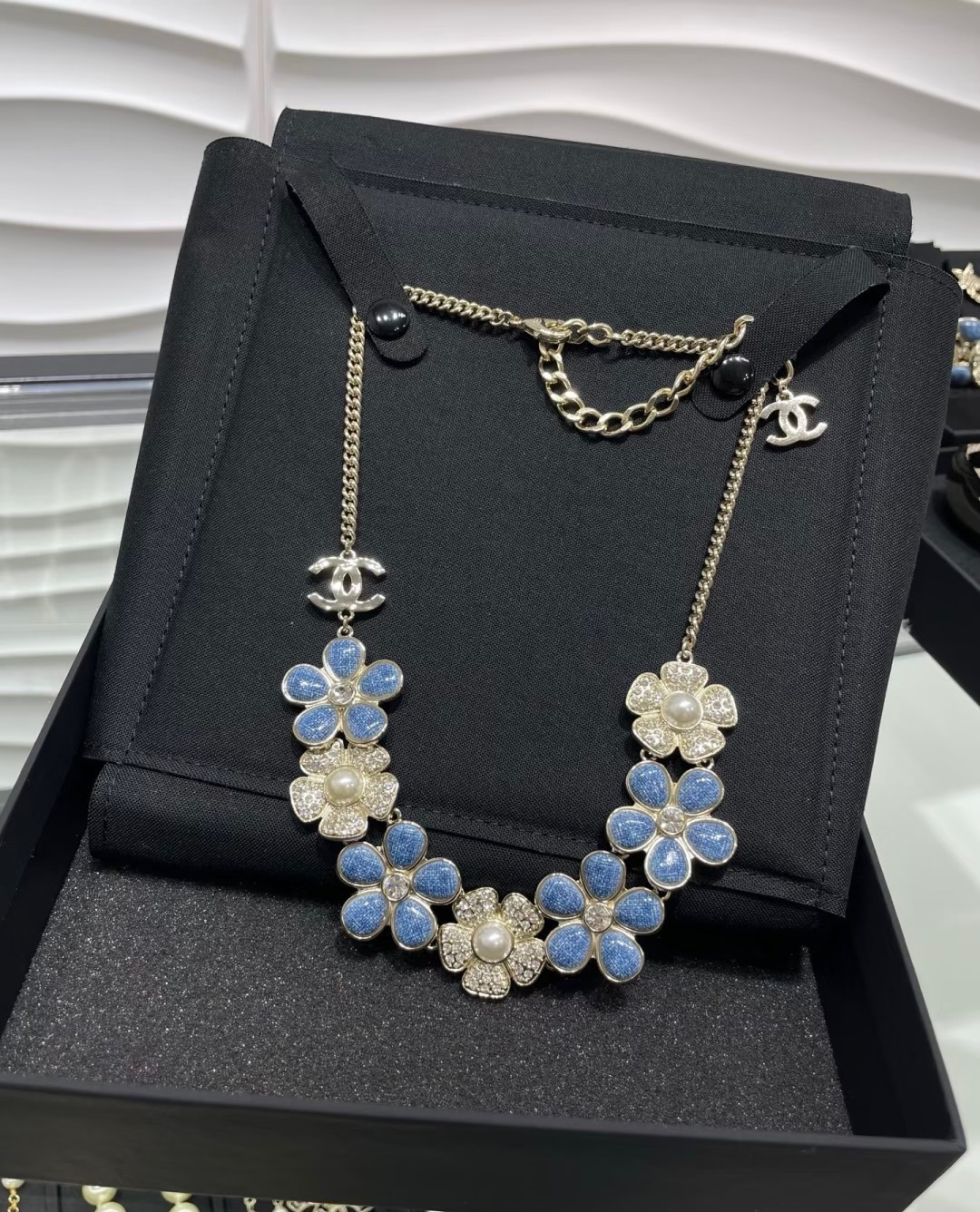 Chanel  47.18$  CODE 400-7816-R gallery