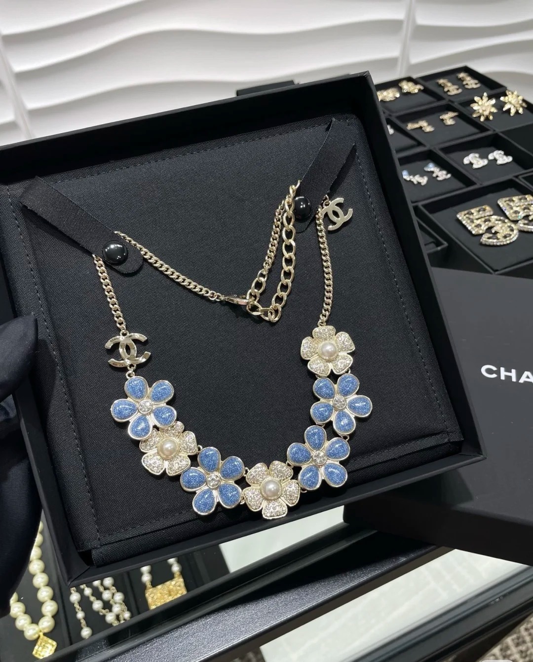 Chanel  47.18$  CODE 400-7816-R gallery