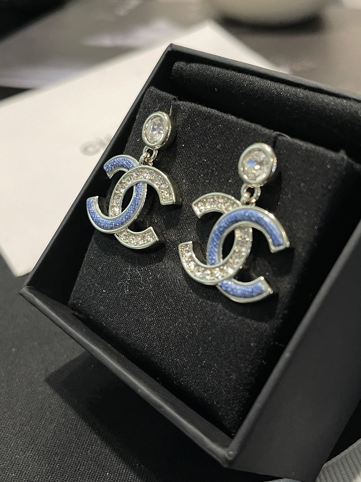 Chanel 23.99$ CODE 400-7817-R gallery