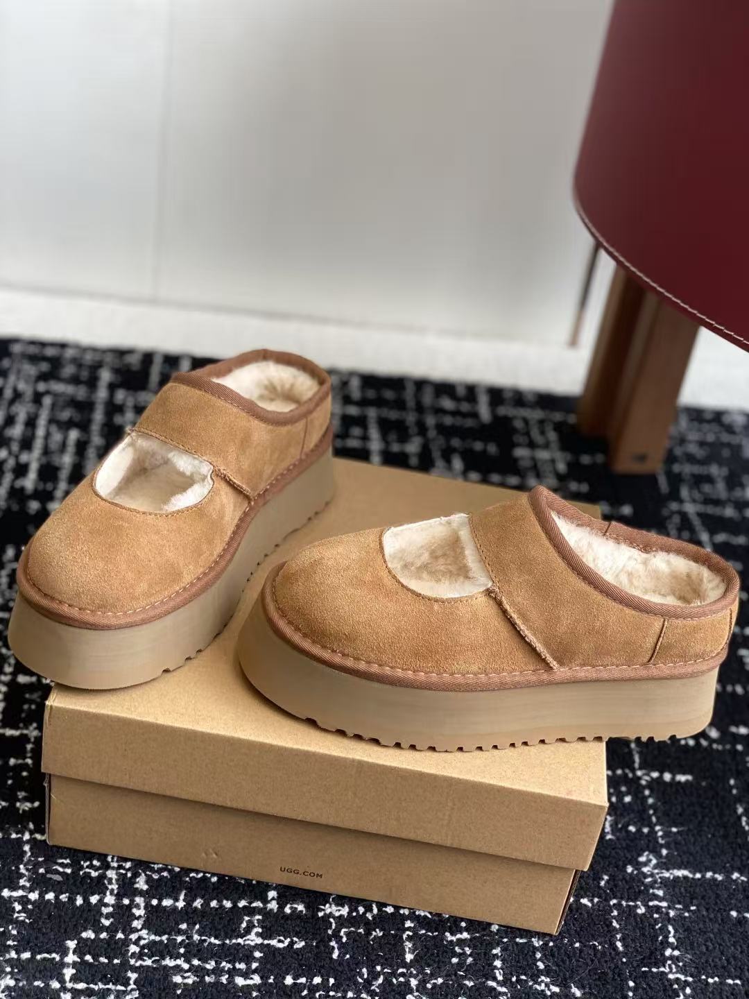 Yar3913 UGG 59.99$ gallery