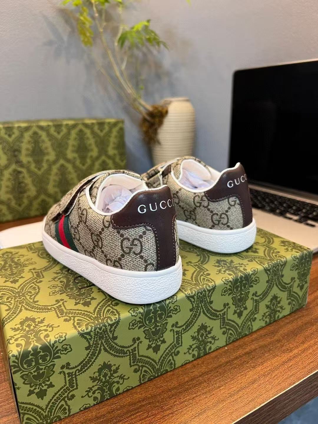 Yar3936 GUCCI kids 46.99$ gallery