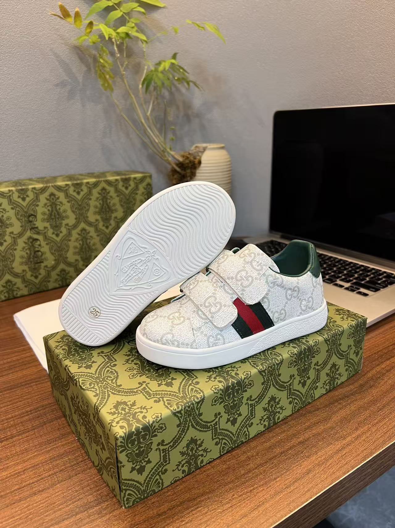 Yar3936 GUCCI kids 46.99$ gallery