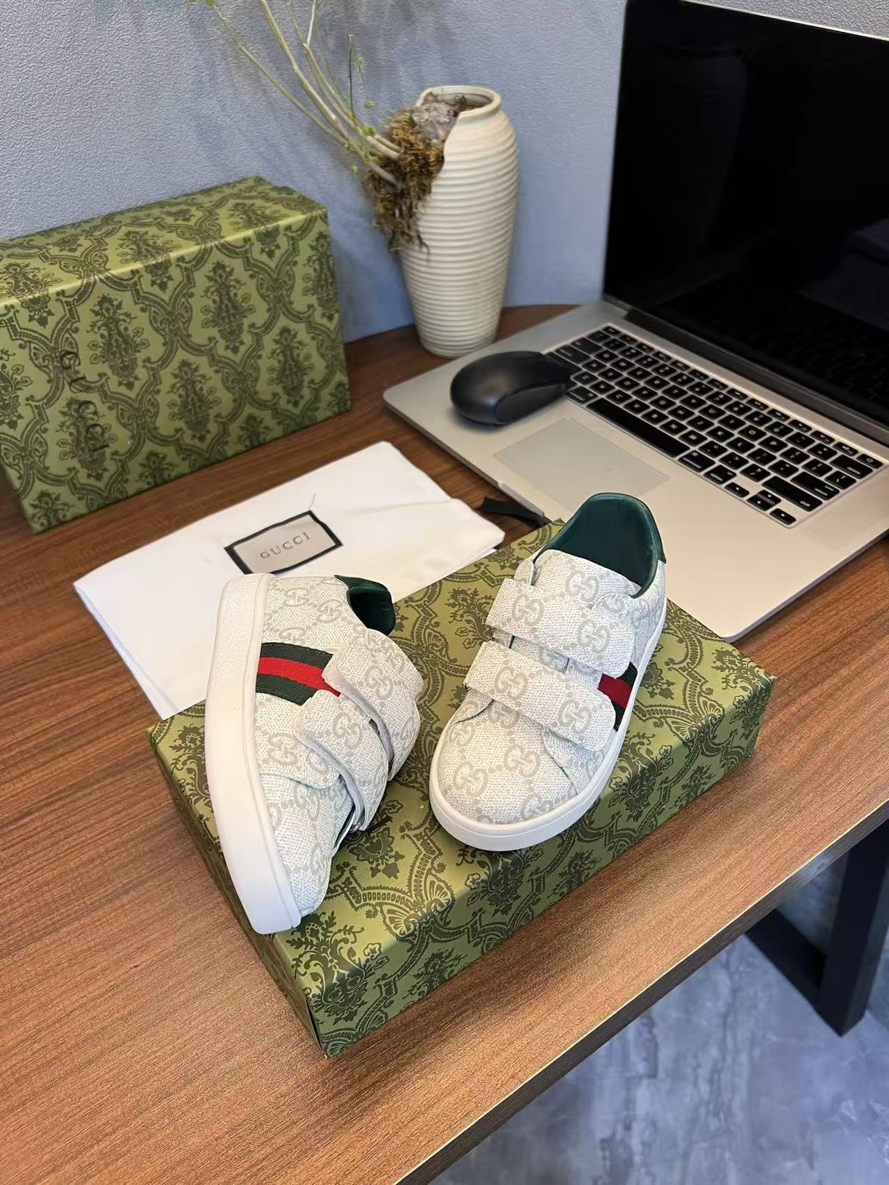 Yar3936 GUCCI kids 46.99$ gallery