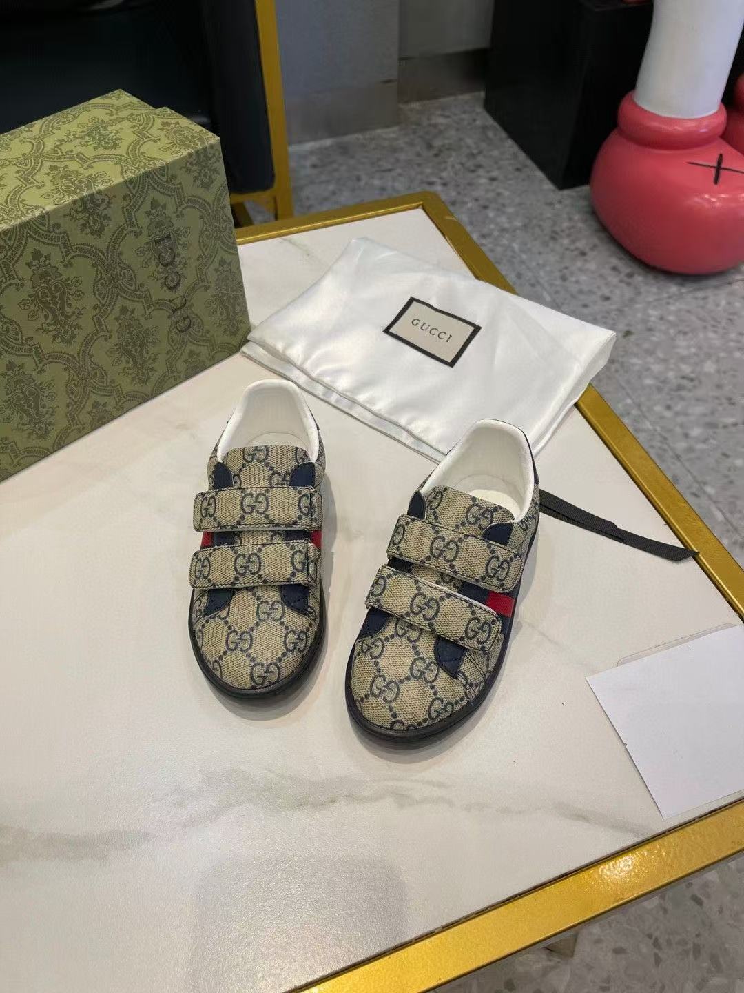 Yar3936 GUCCI kids 46.99$ gallery