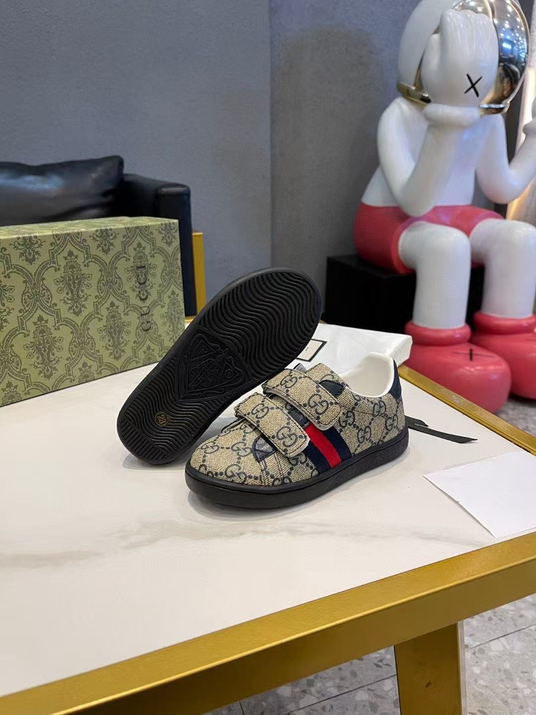 Yar3936 GUCCI kids 46.99$ gallery