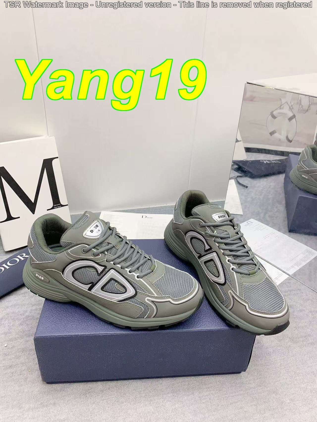 Yar3984 DIOR B30 59$ with box gallery