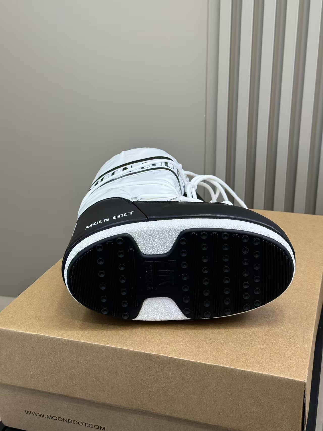 Yar3988 MOONBOOT 120$ gallery