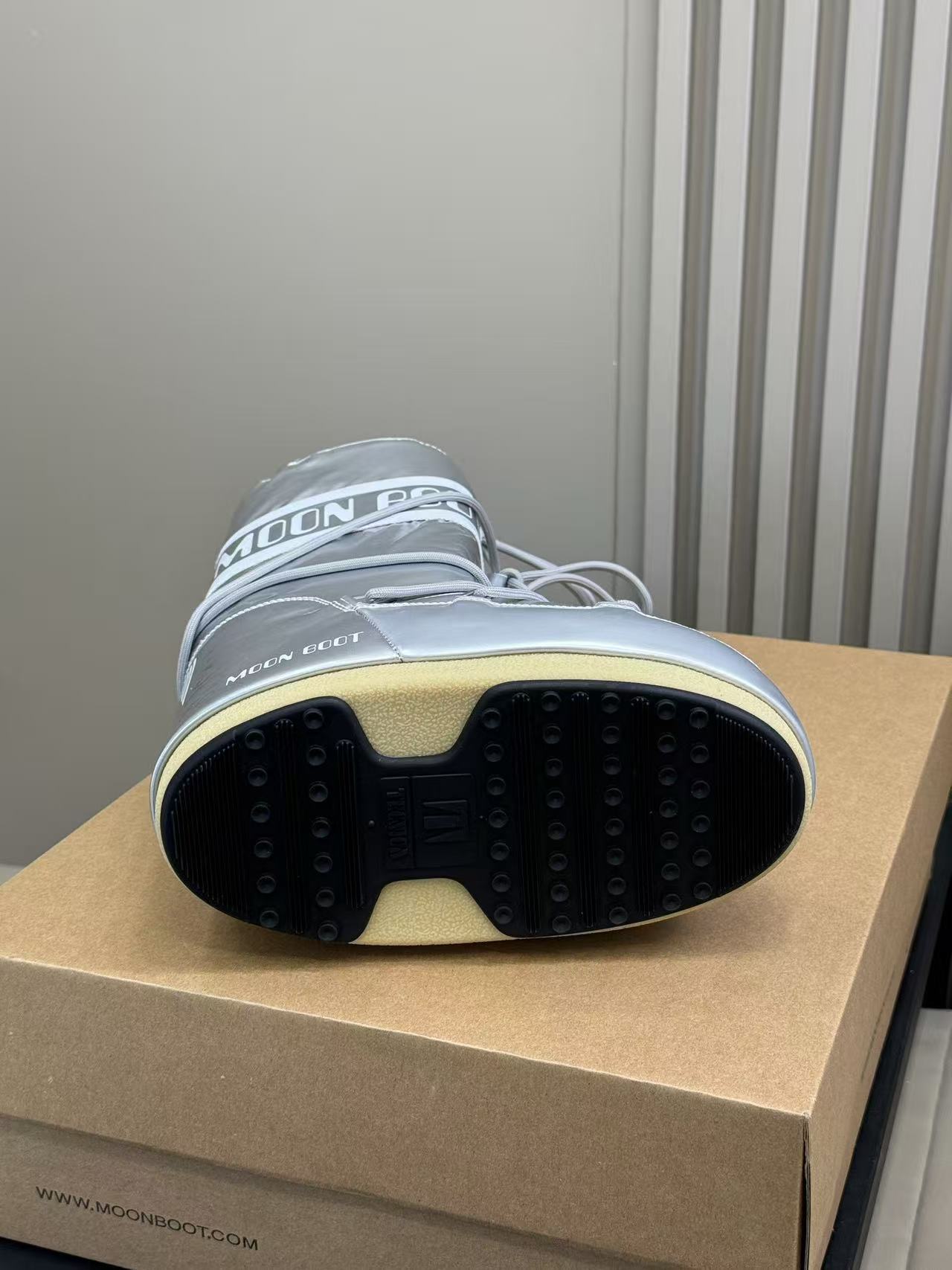 Yar3988 MOONBOOT 120$ gallery