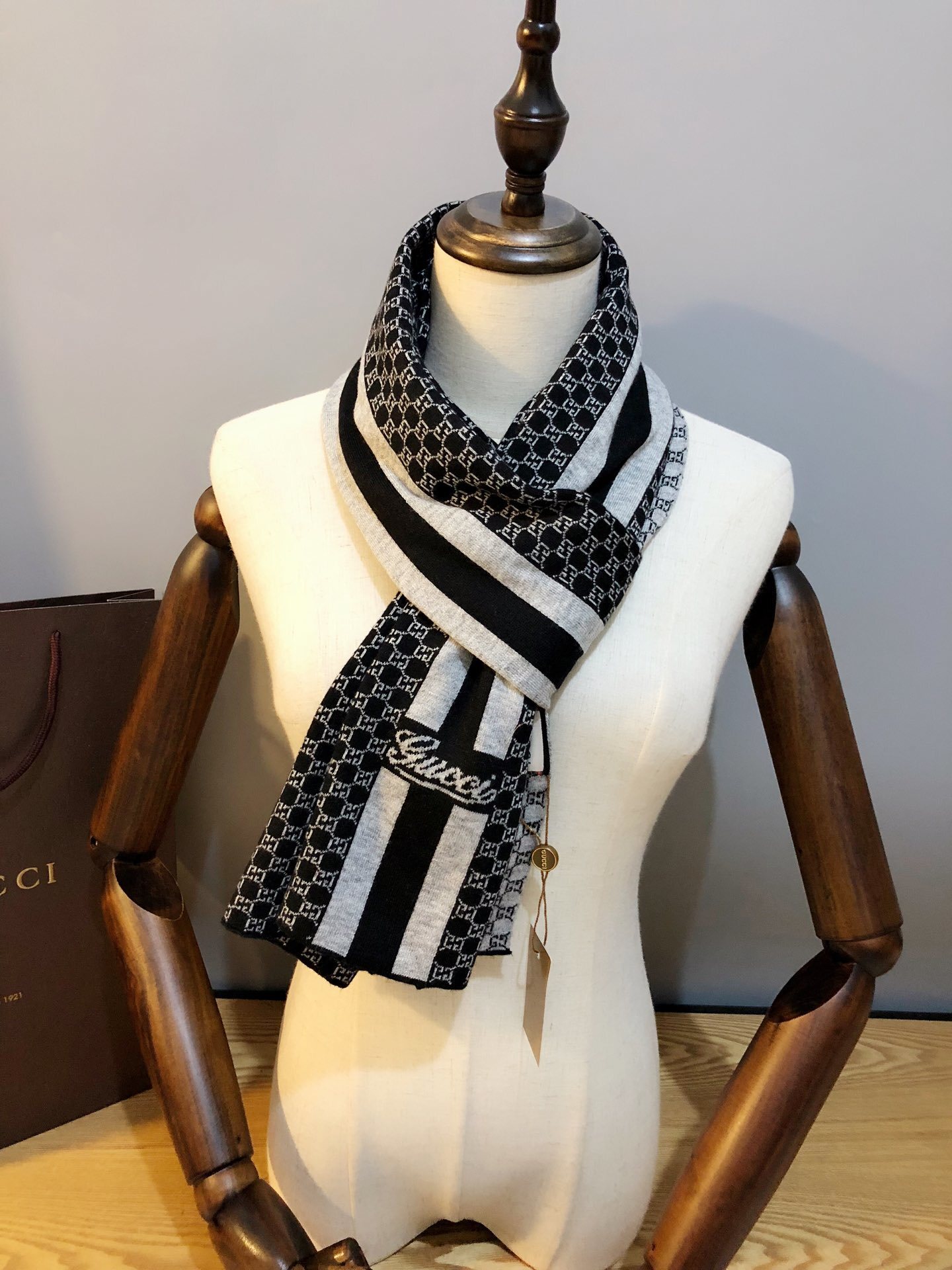 Yar3990 26$ GUCCI-WJ gallery