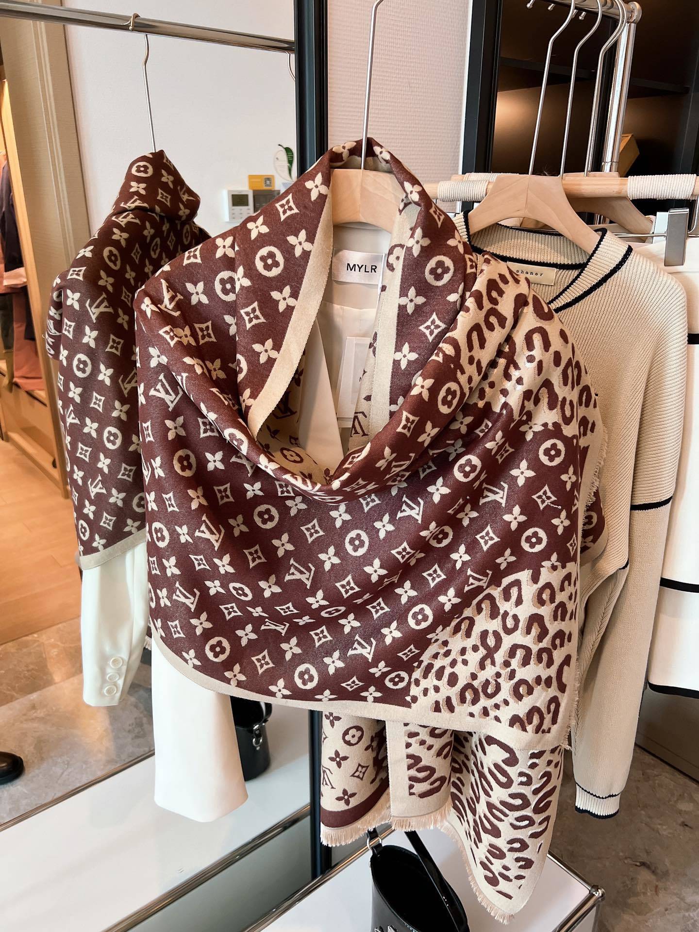 Yar3995  33.99$    WJ gallery