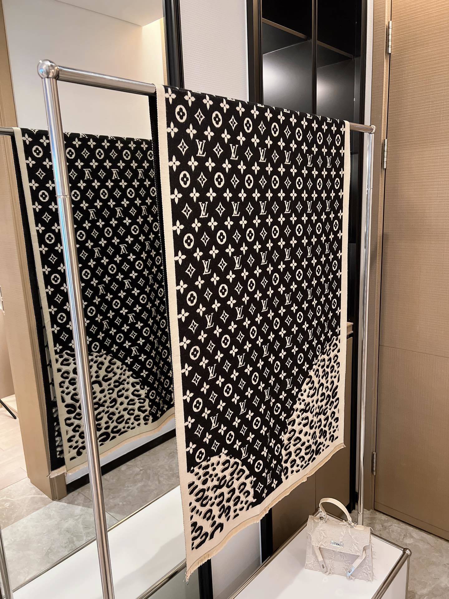 Yar3995  33.99$    WJ gallery