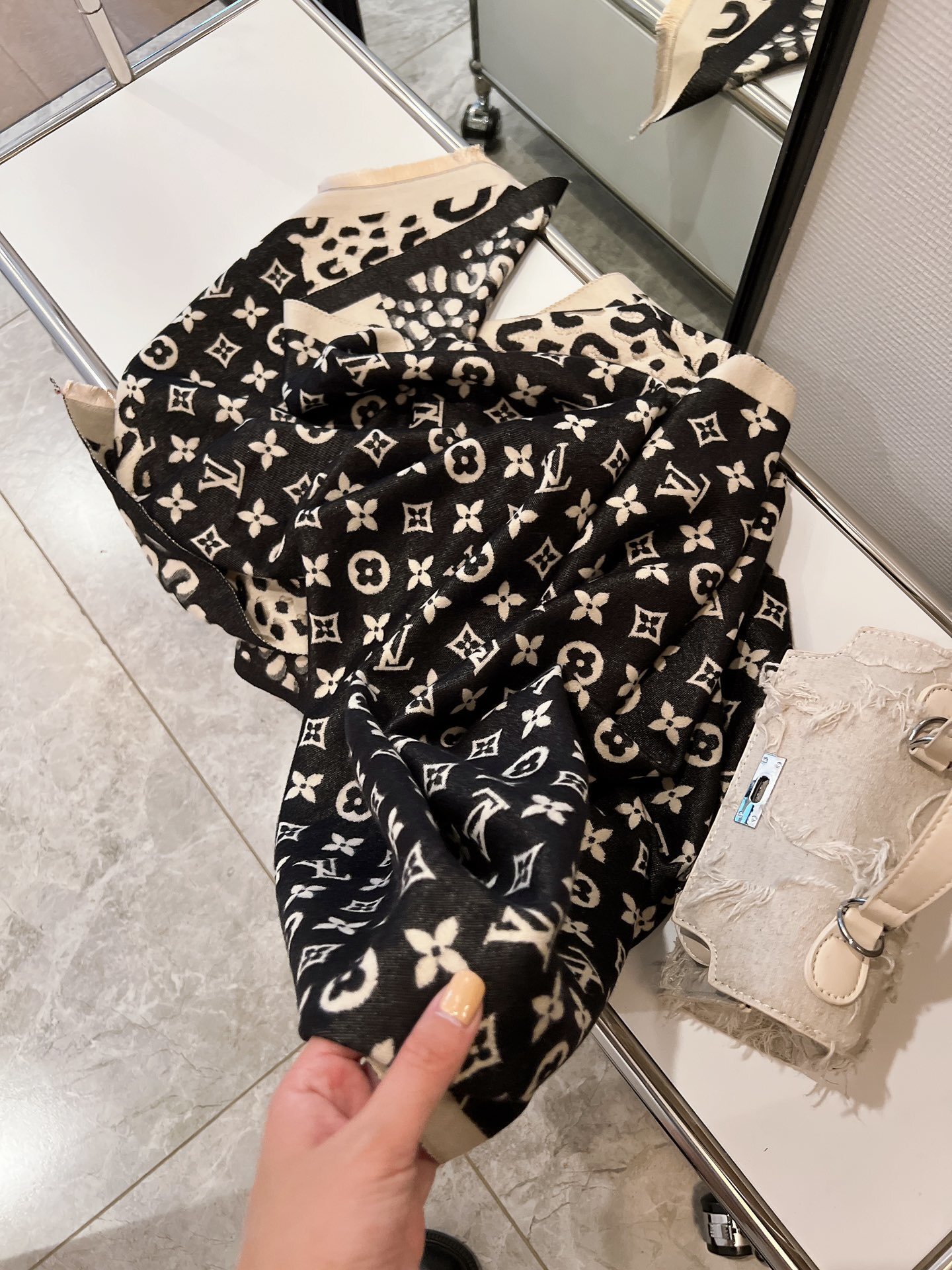 Yar3995  33.99$    WJ gallery