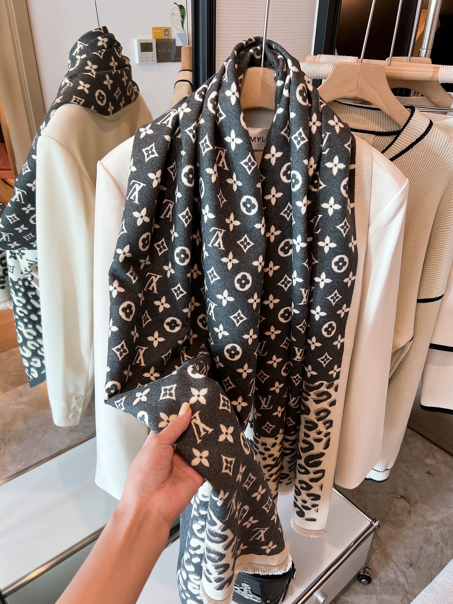 Yar3995  33.99$    WJ gallery