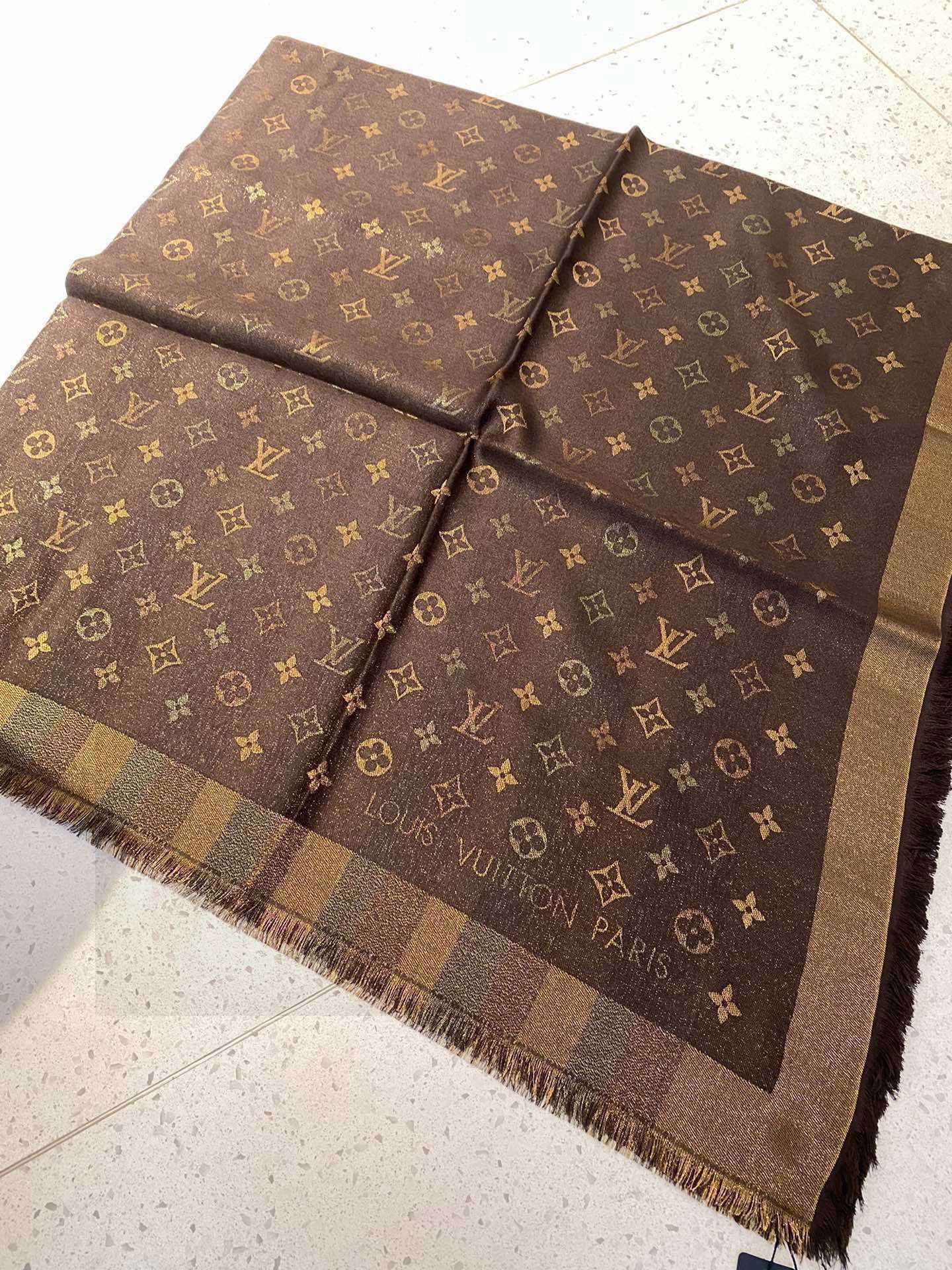 Yar3996 $28 LV  WJ gallery