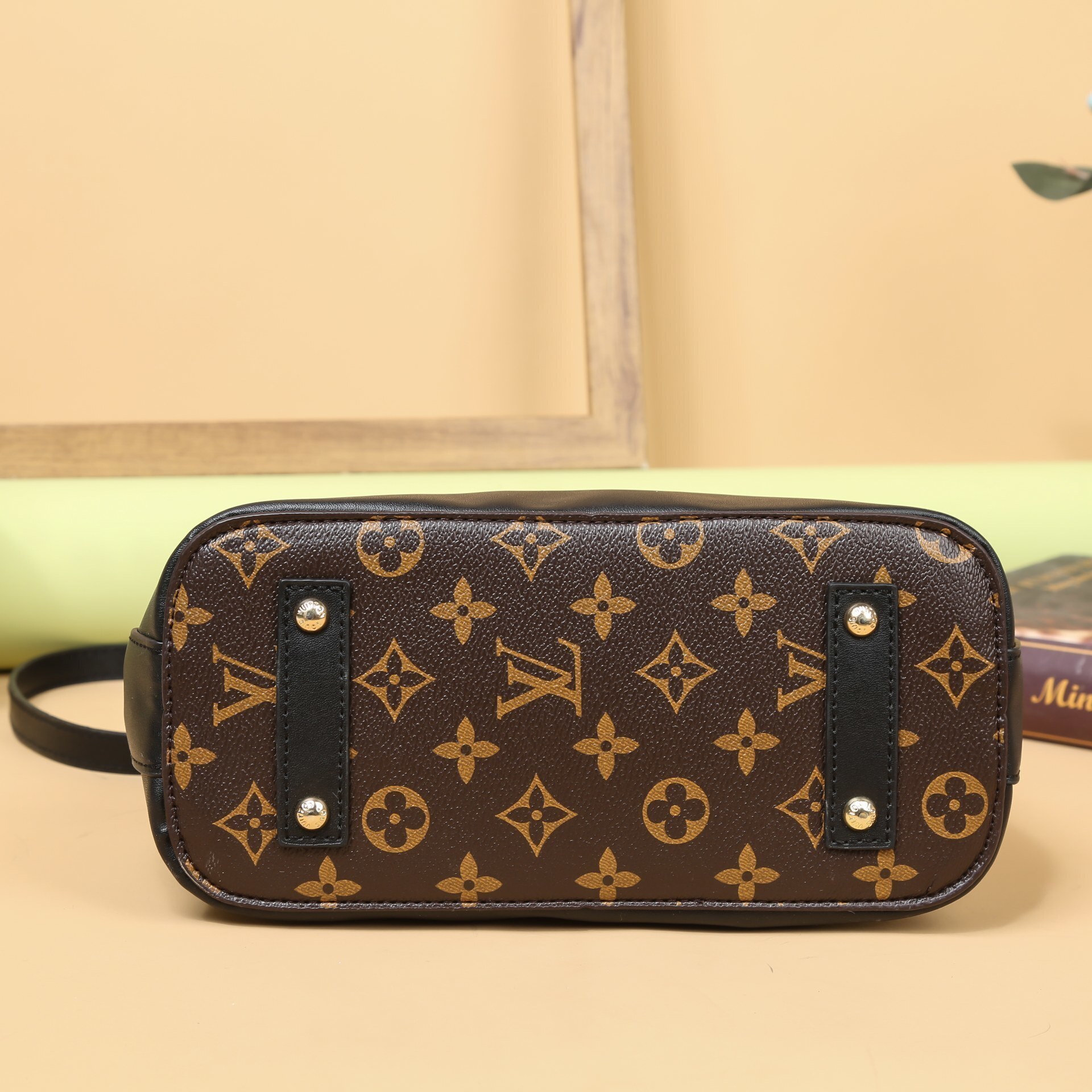 Yar4003 LV TOP 62$ YZBB gallery