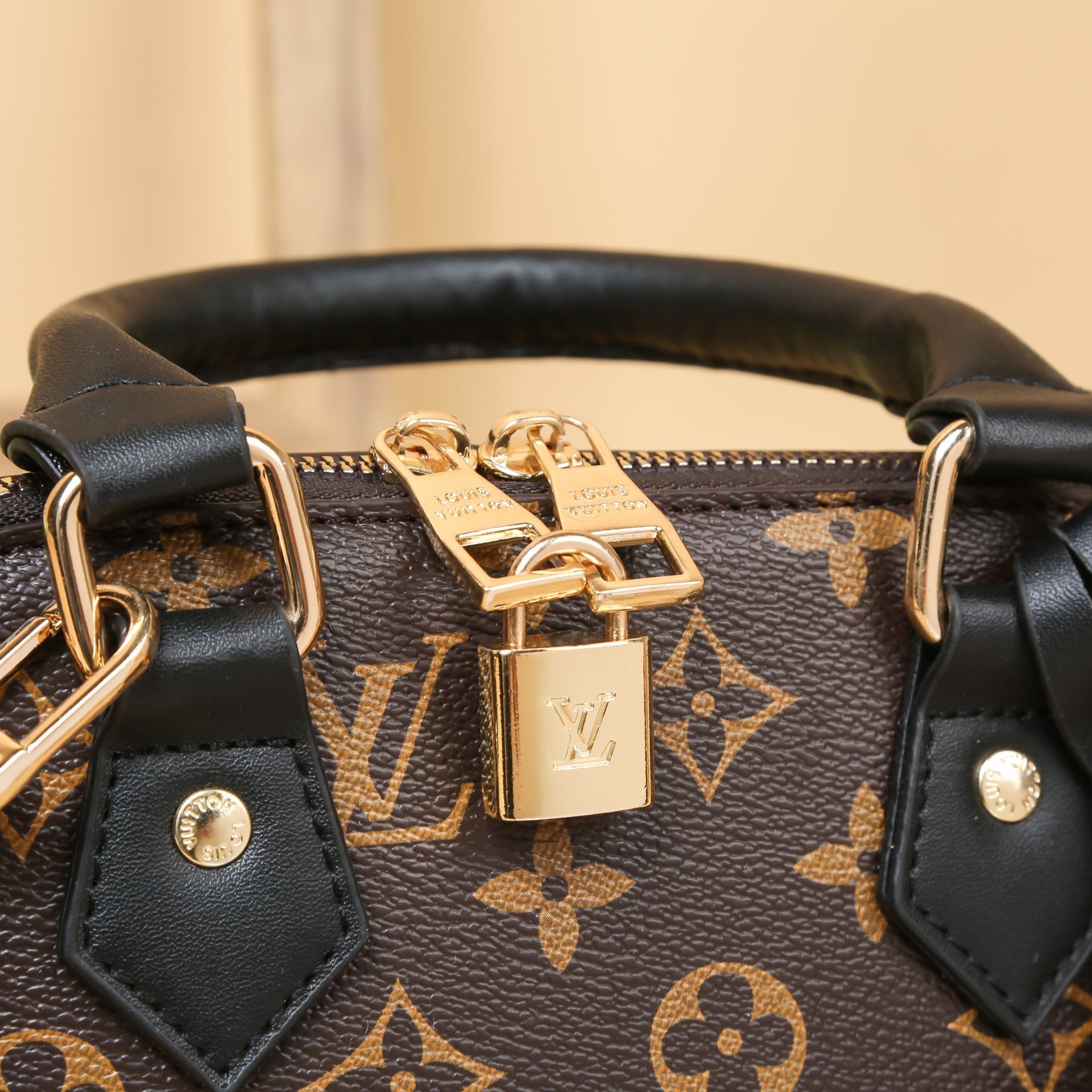 Yar4003 LV TOP 62$ YZBB gallery