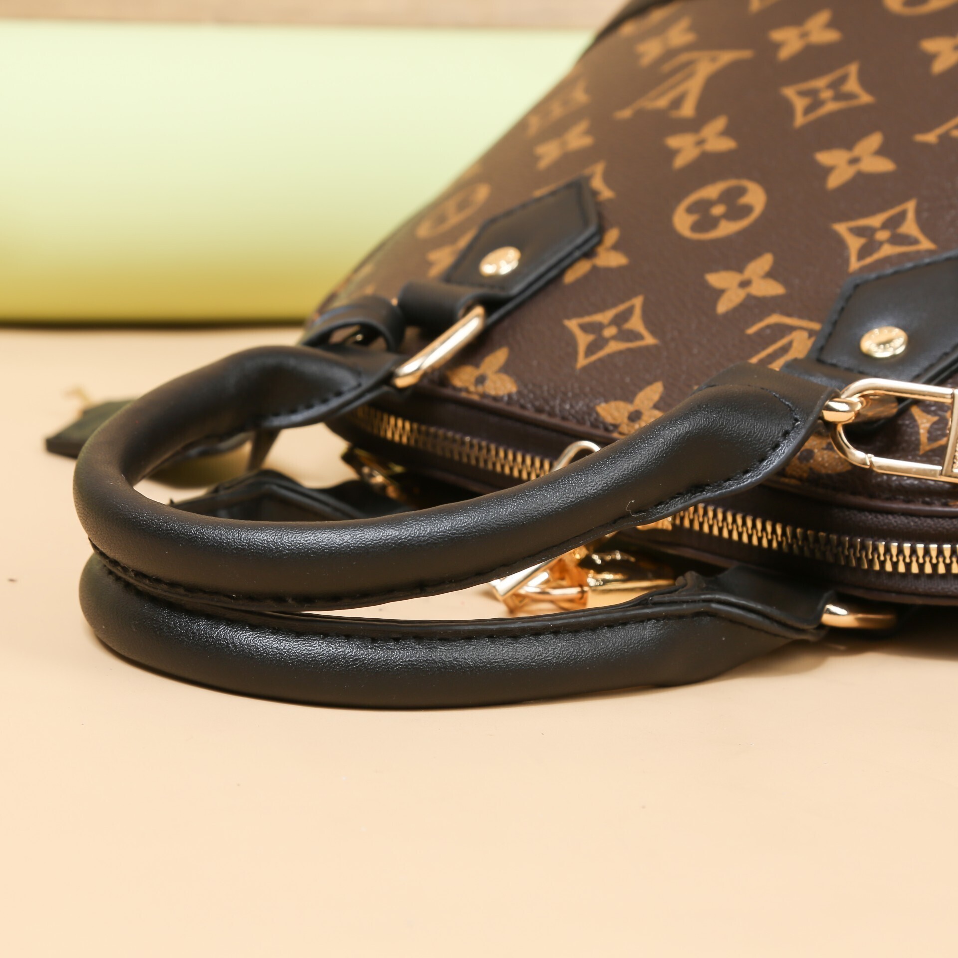 Yar4003 LV TOP 62$ YZBB gallery