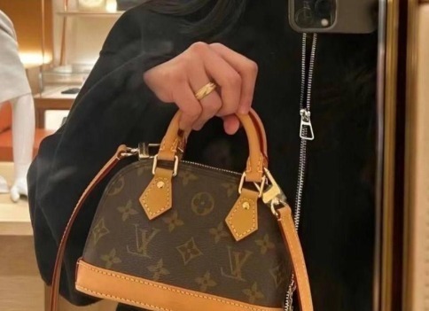 Yar4003 LV TOP 62$ YZBB gallery