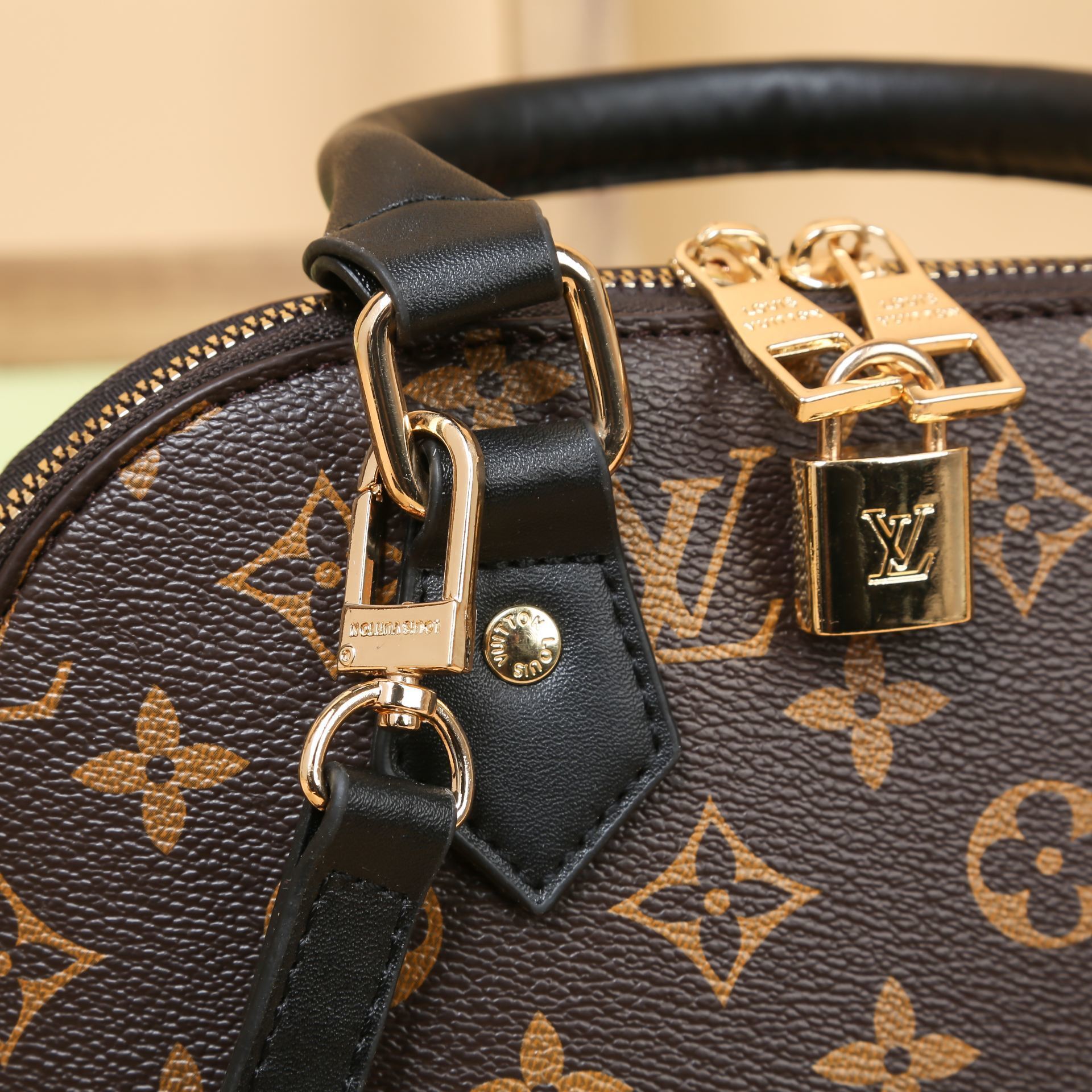 Yar4003 LV TOP 62$ YZBB gallery