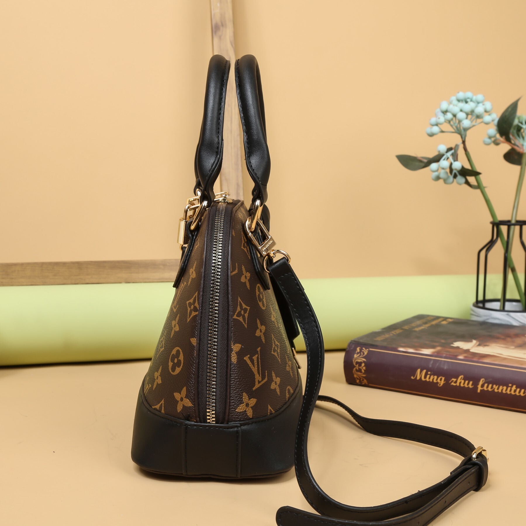 Yar4003 LV TOP 62$ YZBB gallery