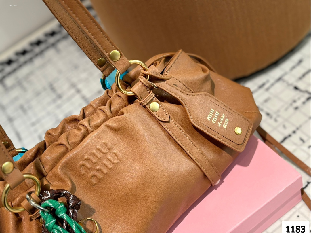 Yar4039 MIUMIU 62$ gallery