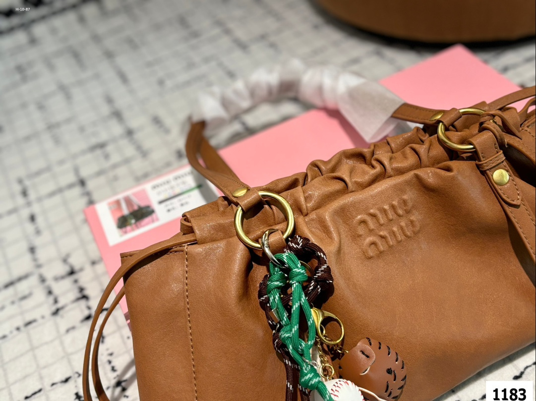 Yar4039 MIUMIU 62$ gallery