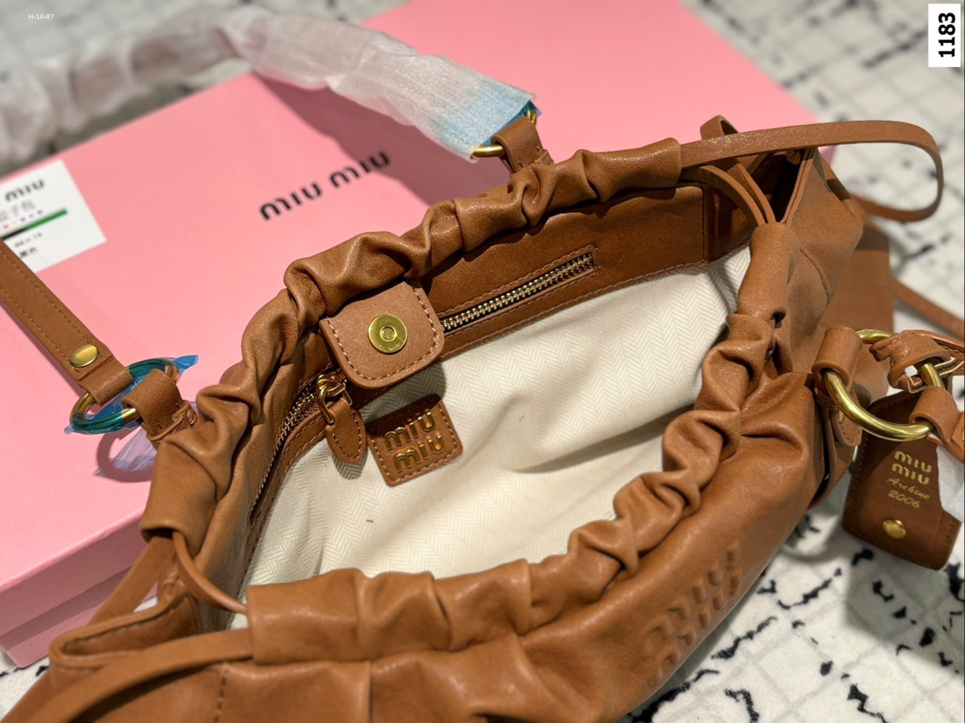 Yar4039 MIUMIU 62$ gallery