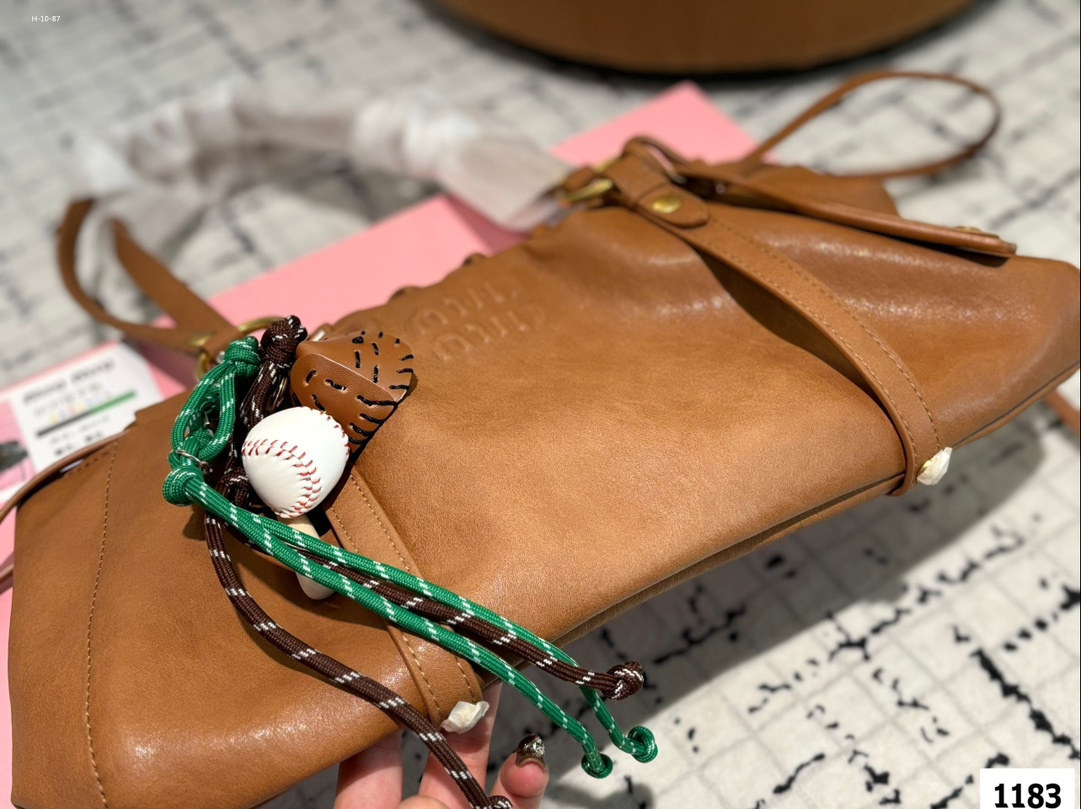 Yar4039 MIUMIU 62$ gallery