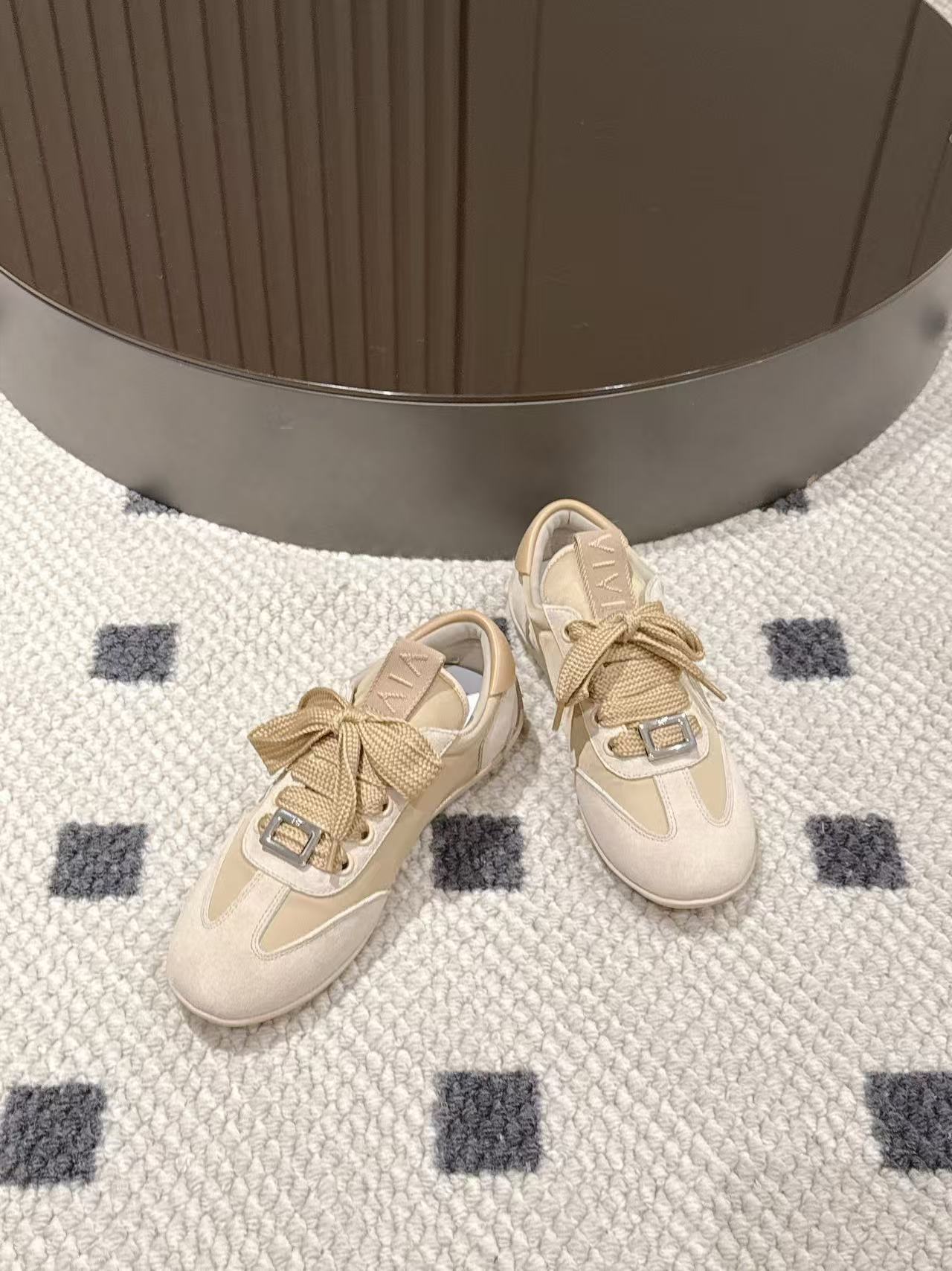 Yar4040 Roger Vivier 58$ gallery