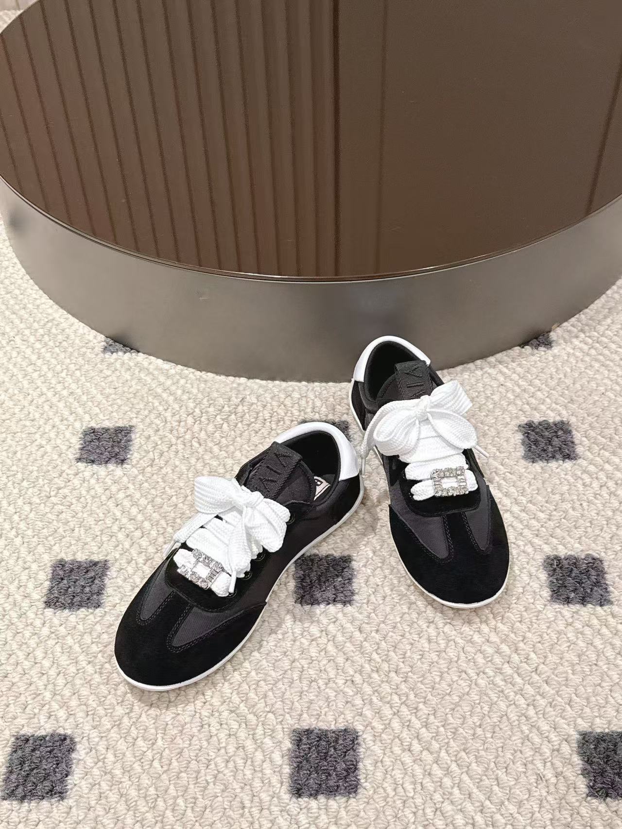 Yar4040 Roger Vivier 58$ gallery